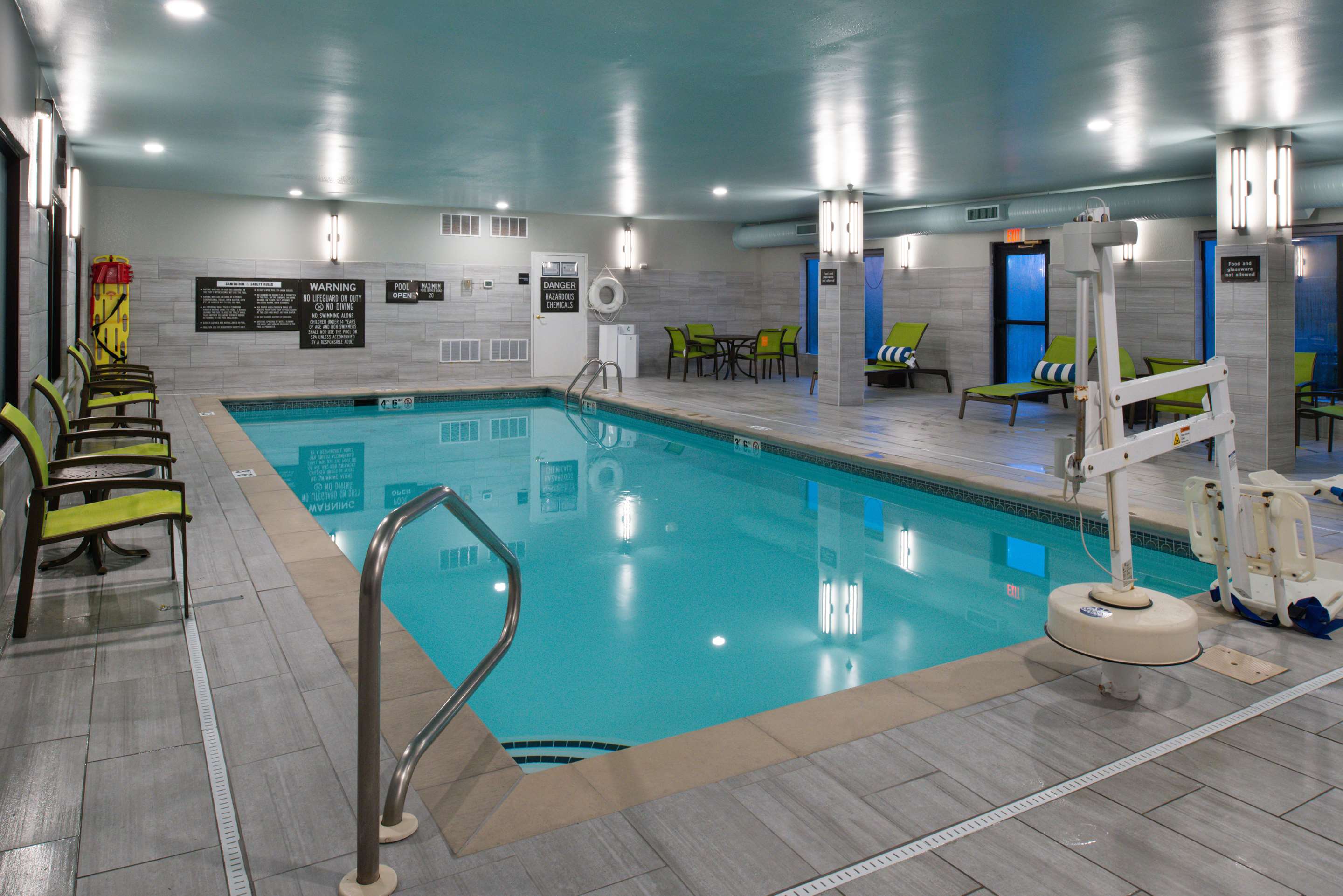 Pool | Hampton Inn LaPorte IN