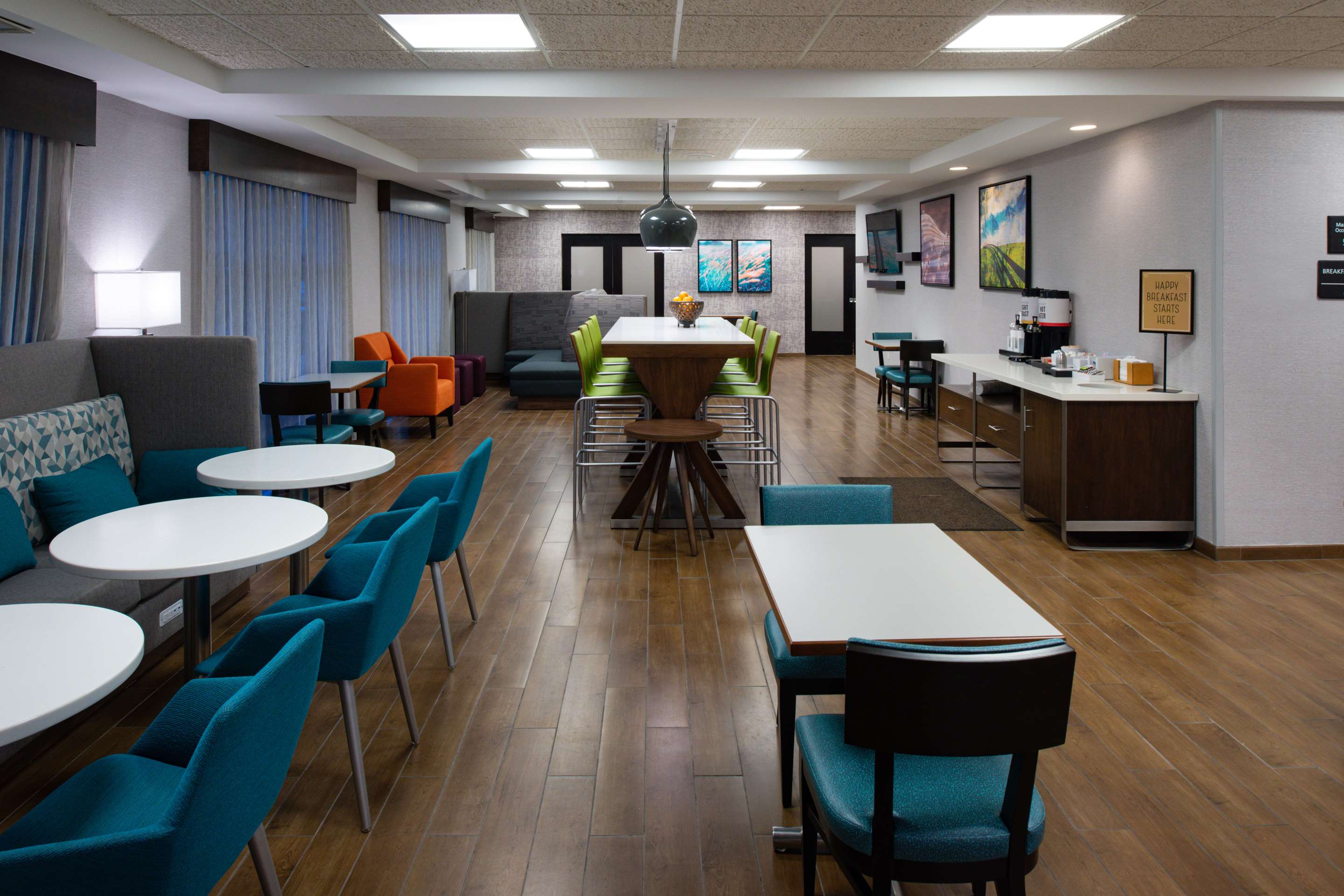 Breakfast Area | Hampton Inn LaPorte IN