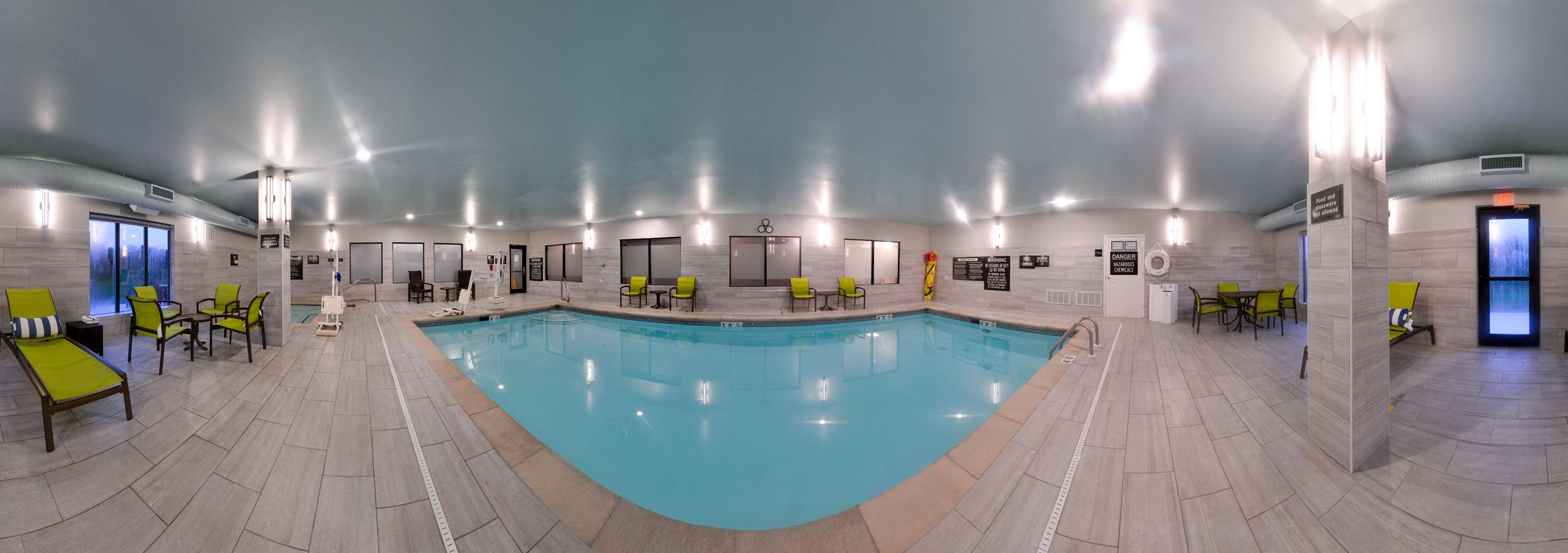 Pool | Hampton Inn LaPorte IN