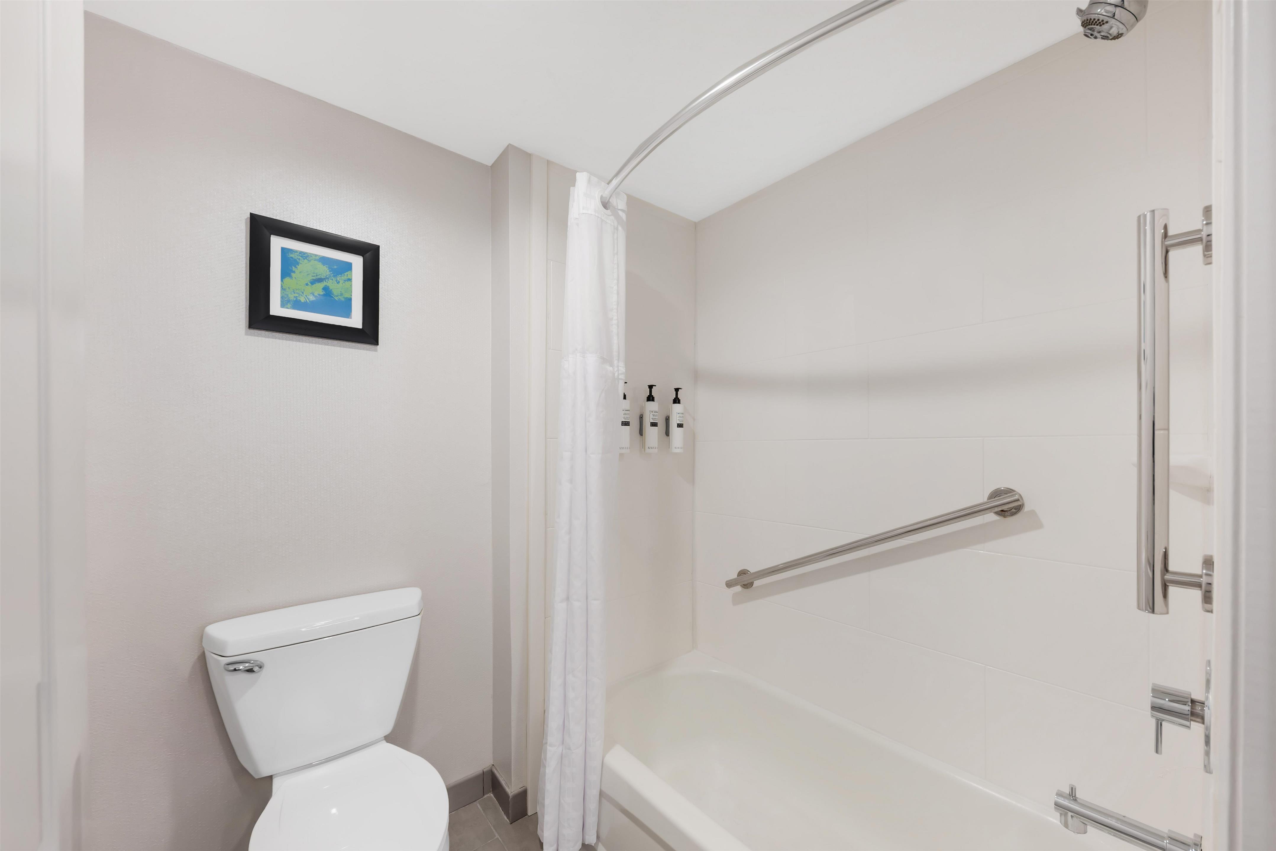 Guest room bath