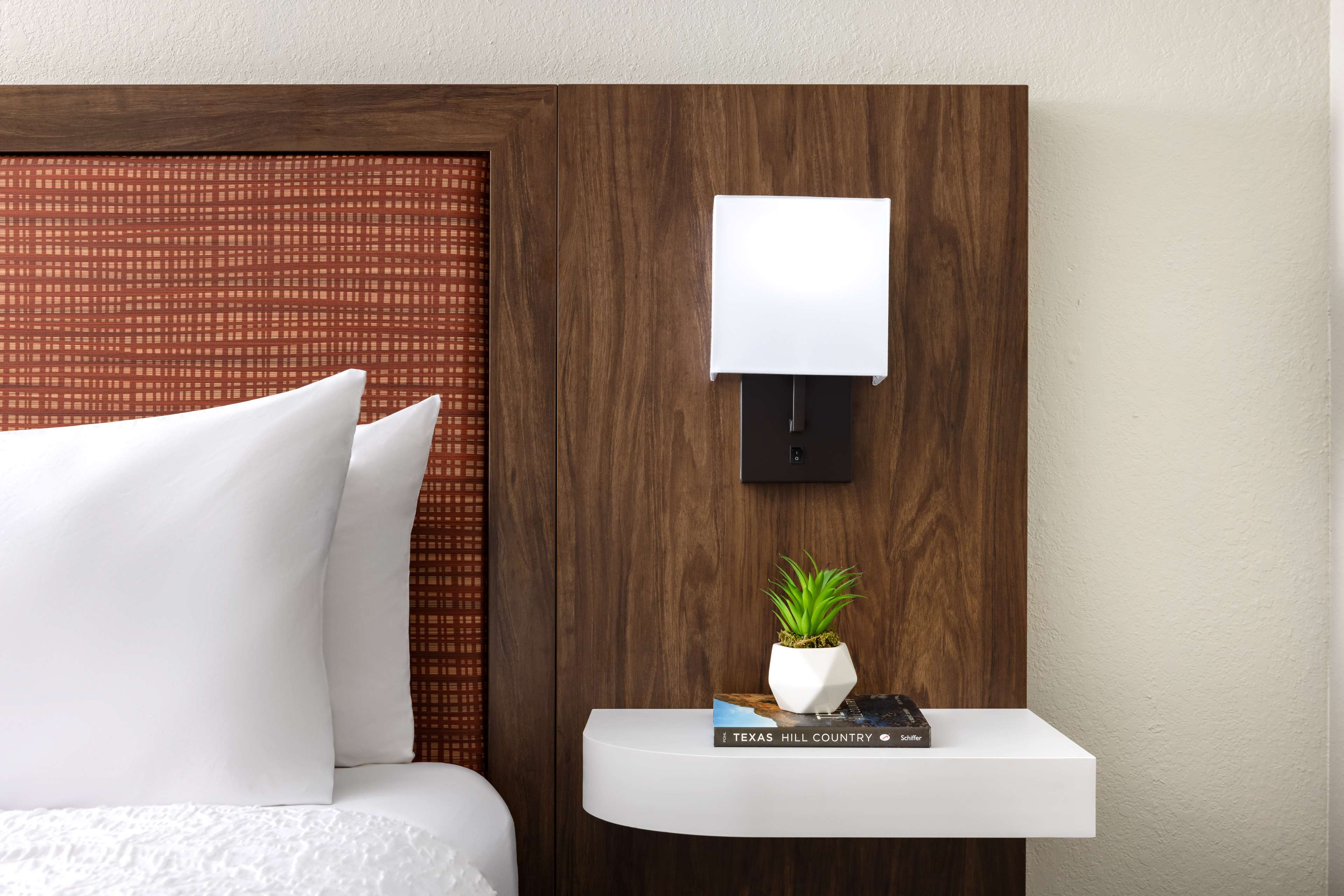 Hampton Inn by Hilton Laredo Room Type - 1 KING ACC W TUB NON SMOK