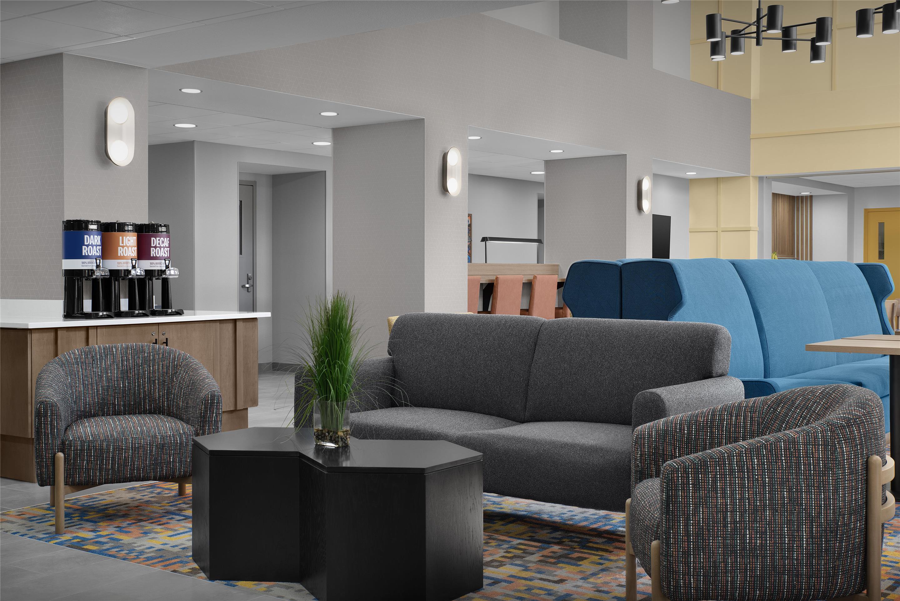 Lobby | Hampton Inn & Suites Laurel, MS