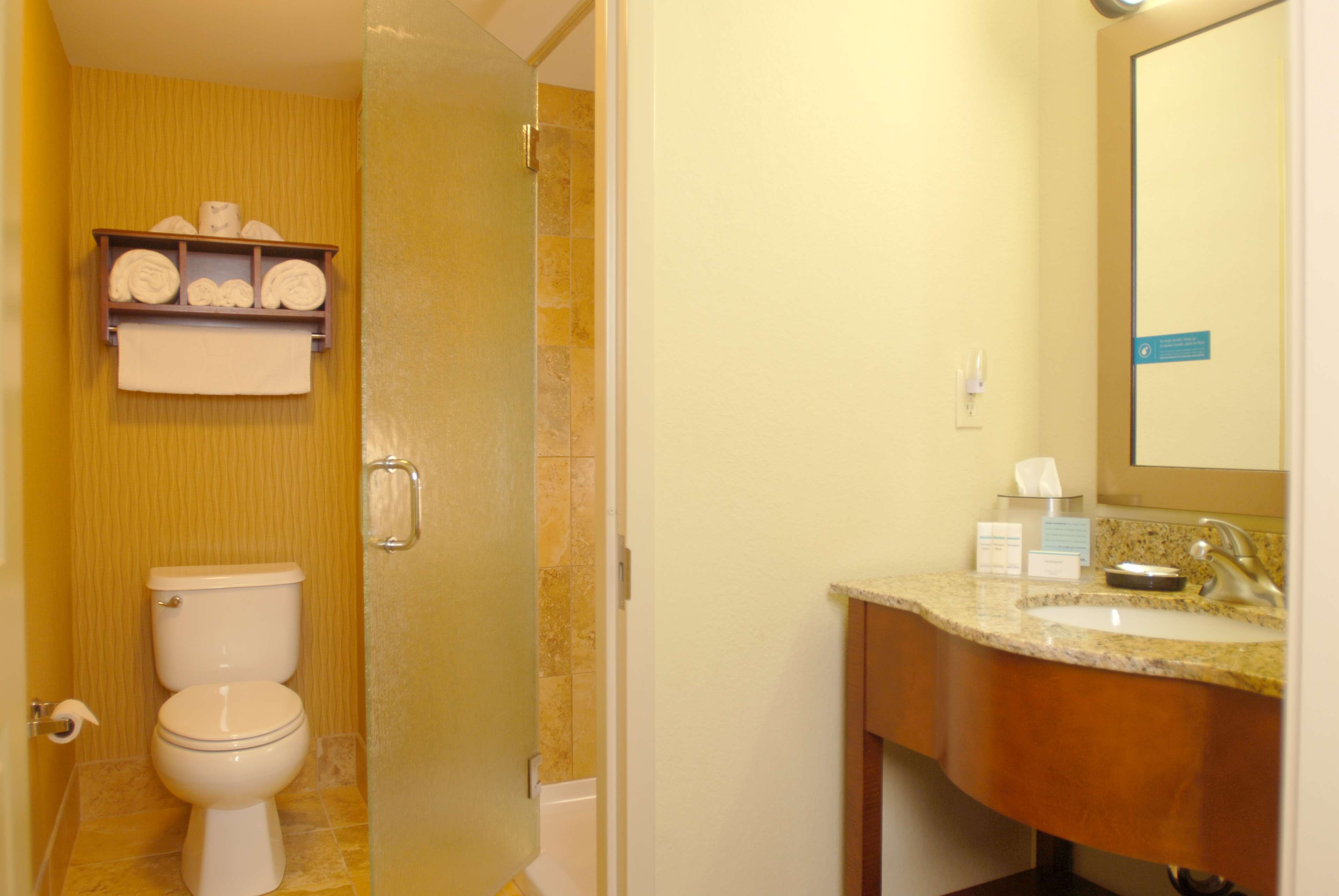 Hampton Inn Tomah Room Type - 1 QUEEN BED NONSMOKING