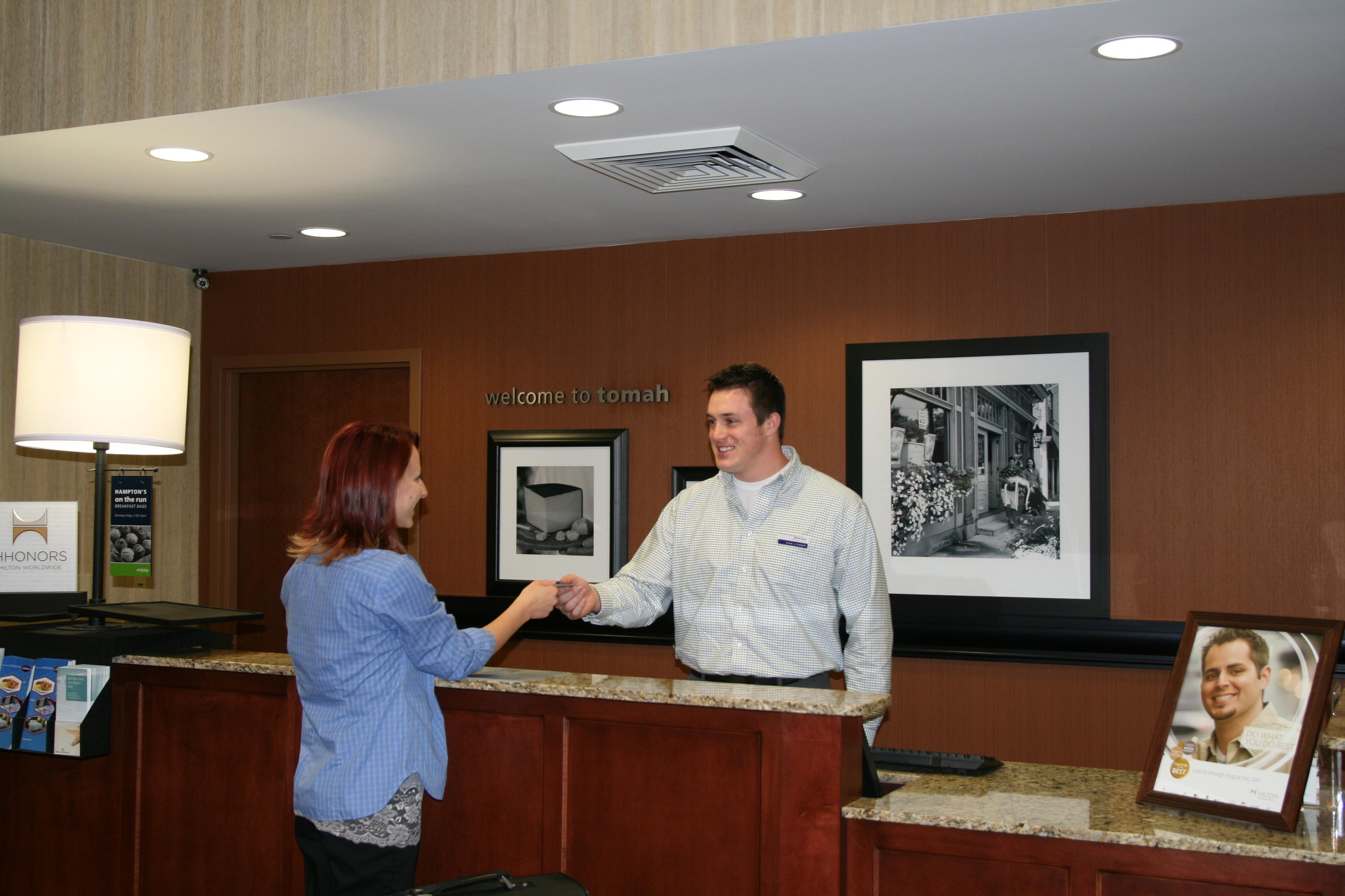 Exterior | Hampton Inn Tomah
