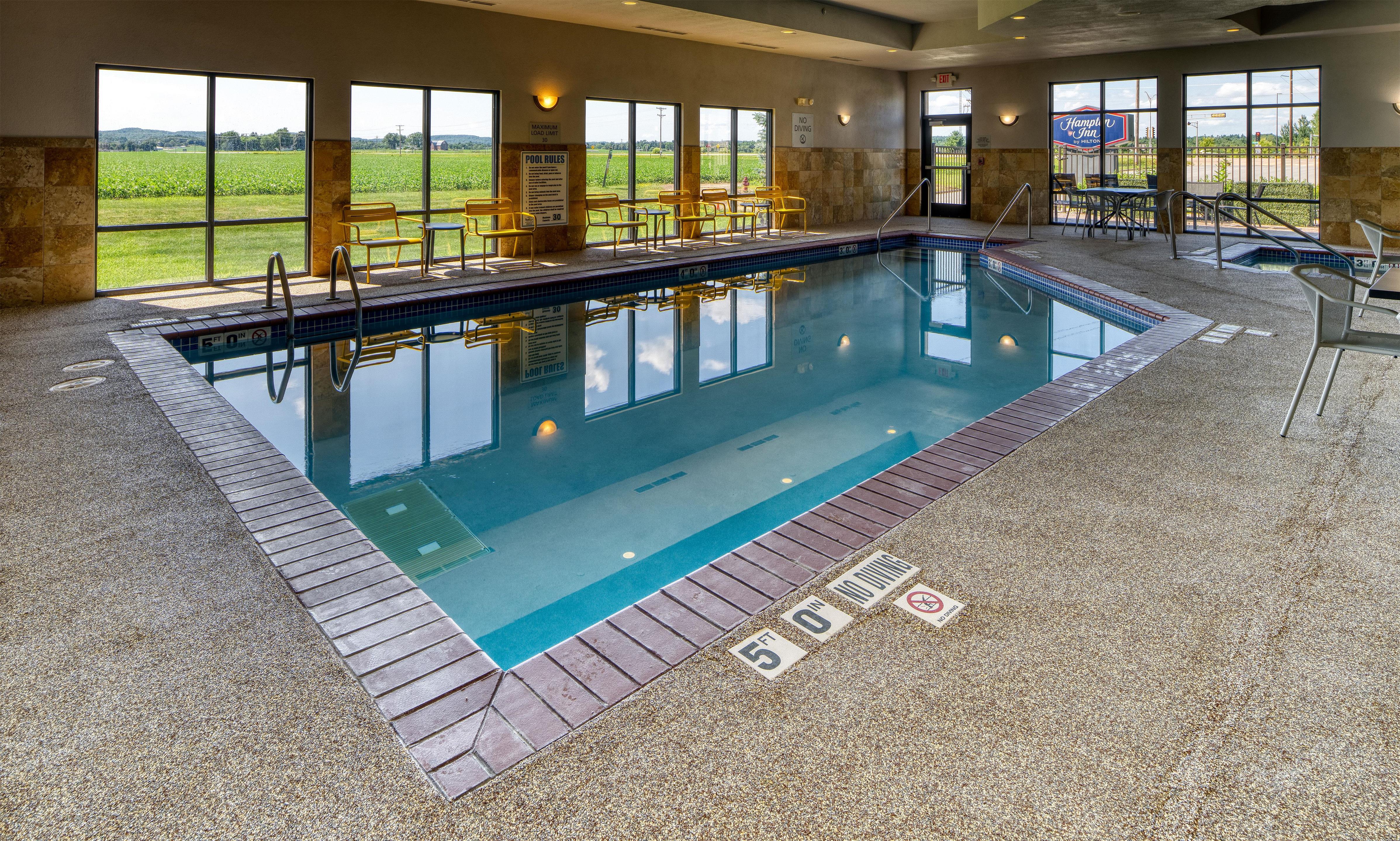 Pool | Hampton Inn Tomah