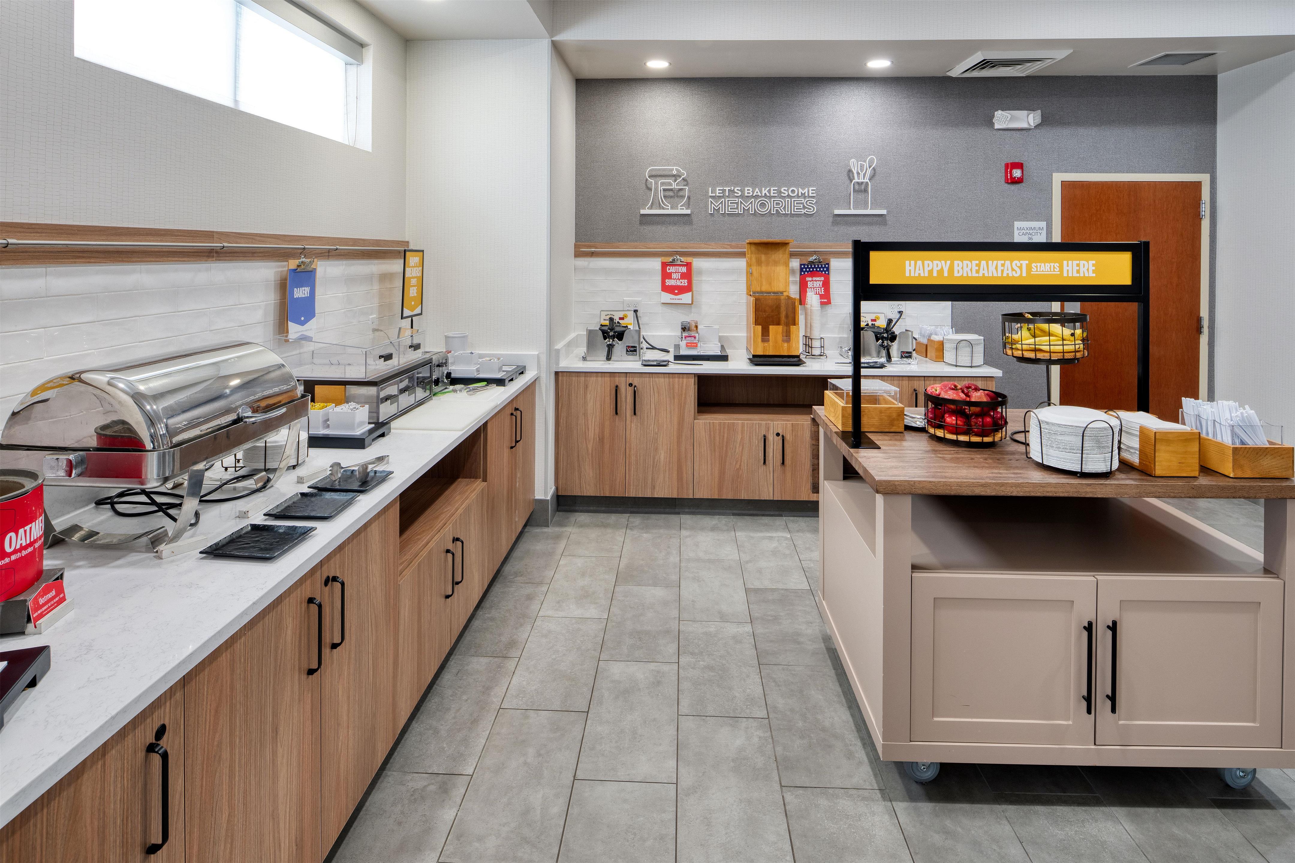 Breakfast Area | Hampton Inn Tomah