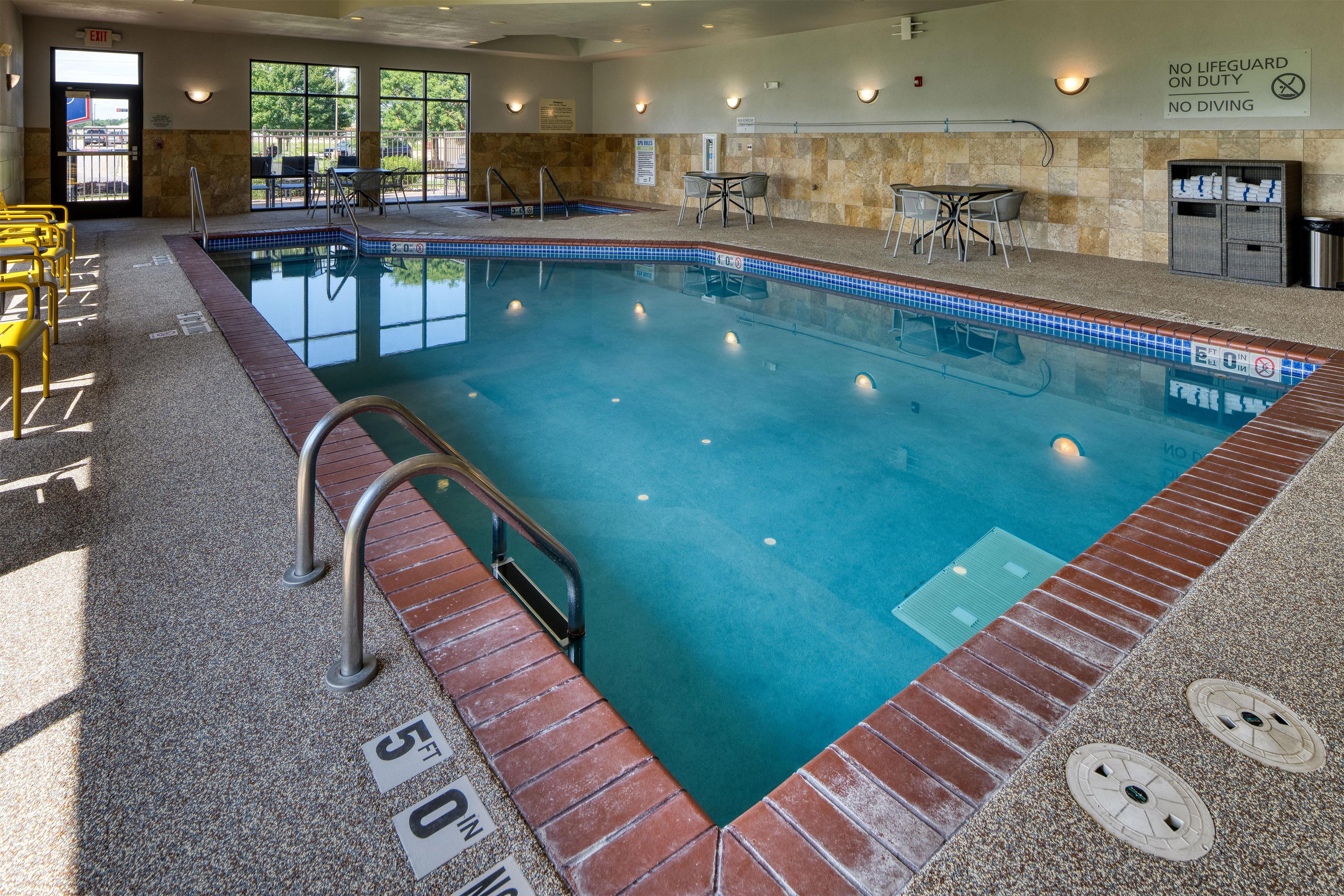 Pool | Hampton Inn Tomah