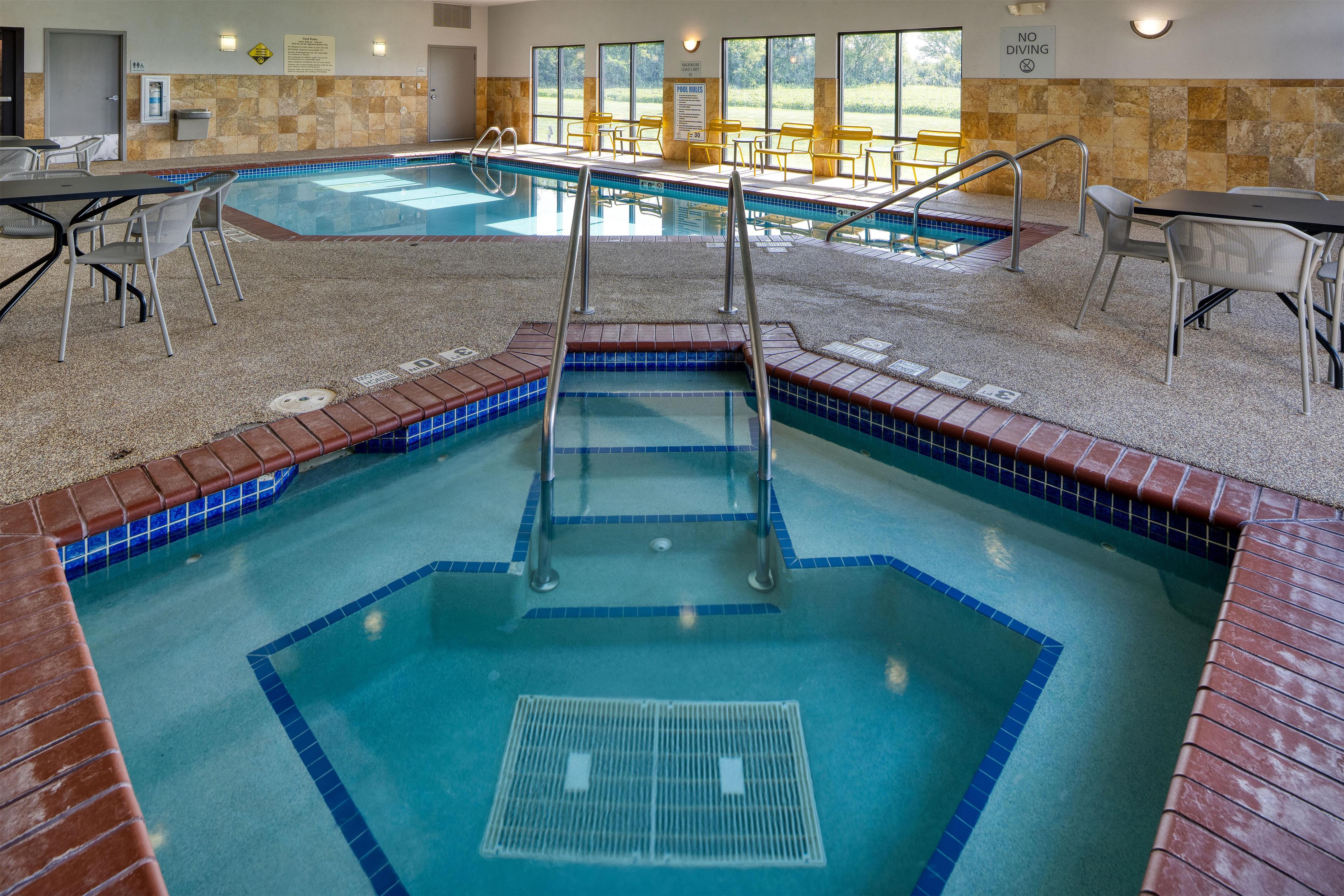 Pool | Hampton Inn Tomah