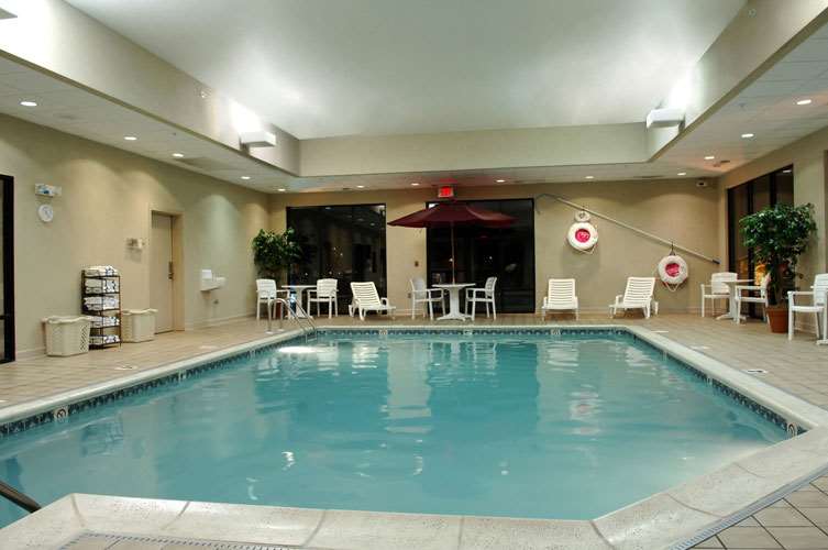 Pool | Hampton Inn La Crosse/Onalaska