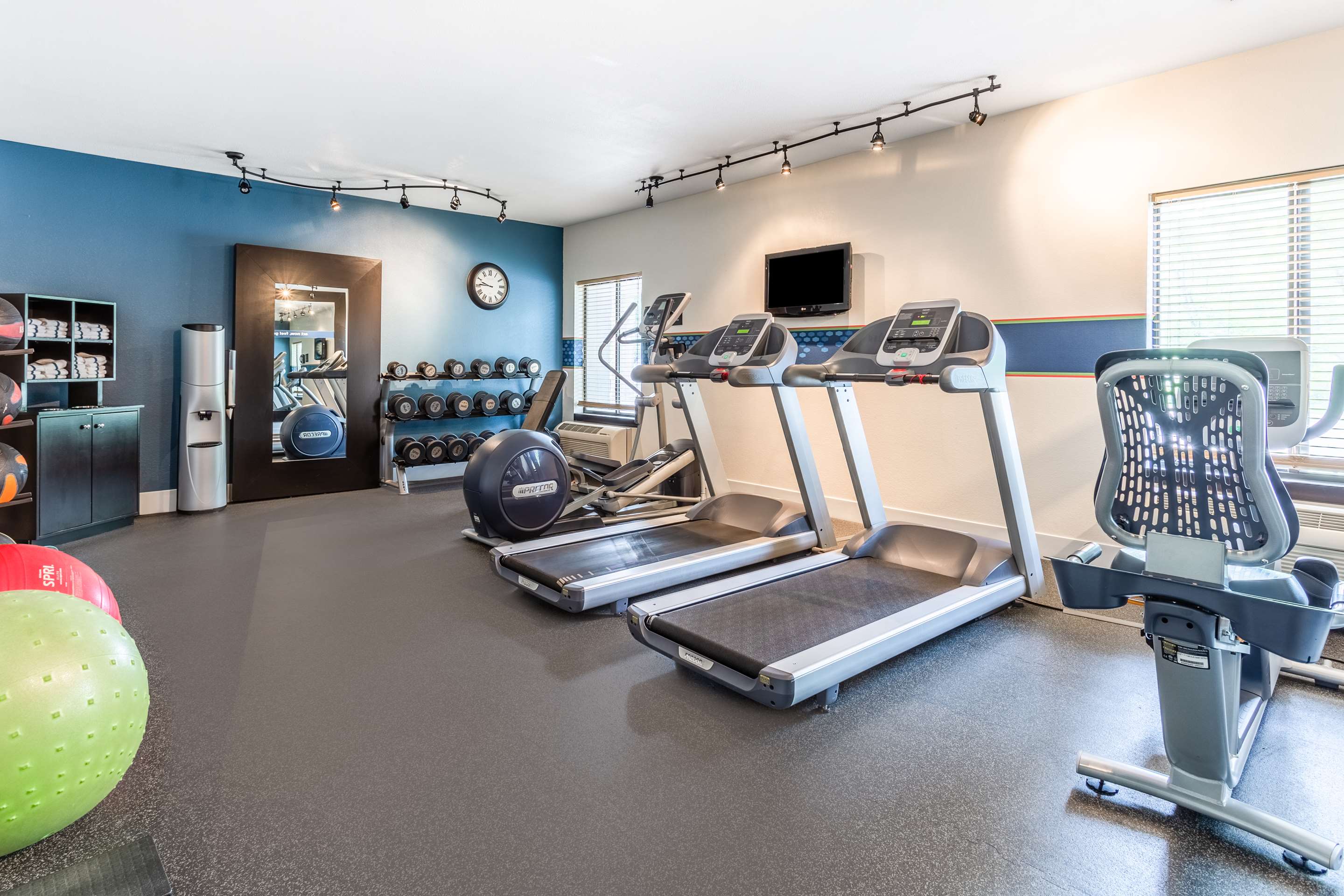 Health club fitness center gym | Hampton Inn La Crosse/Onalaska