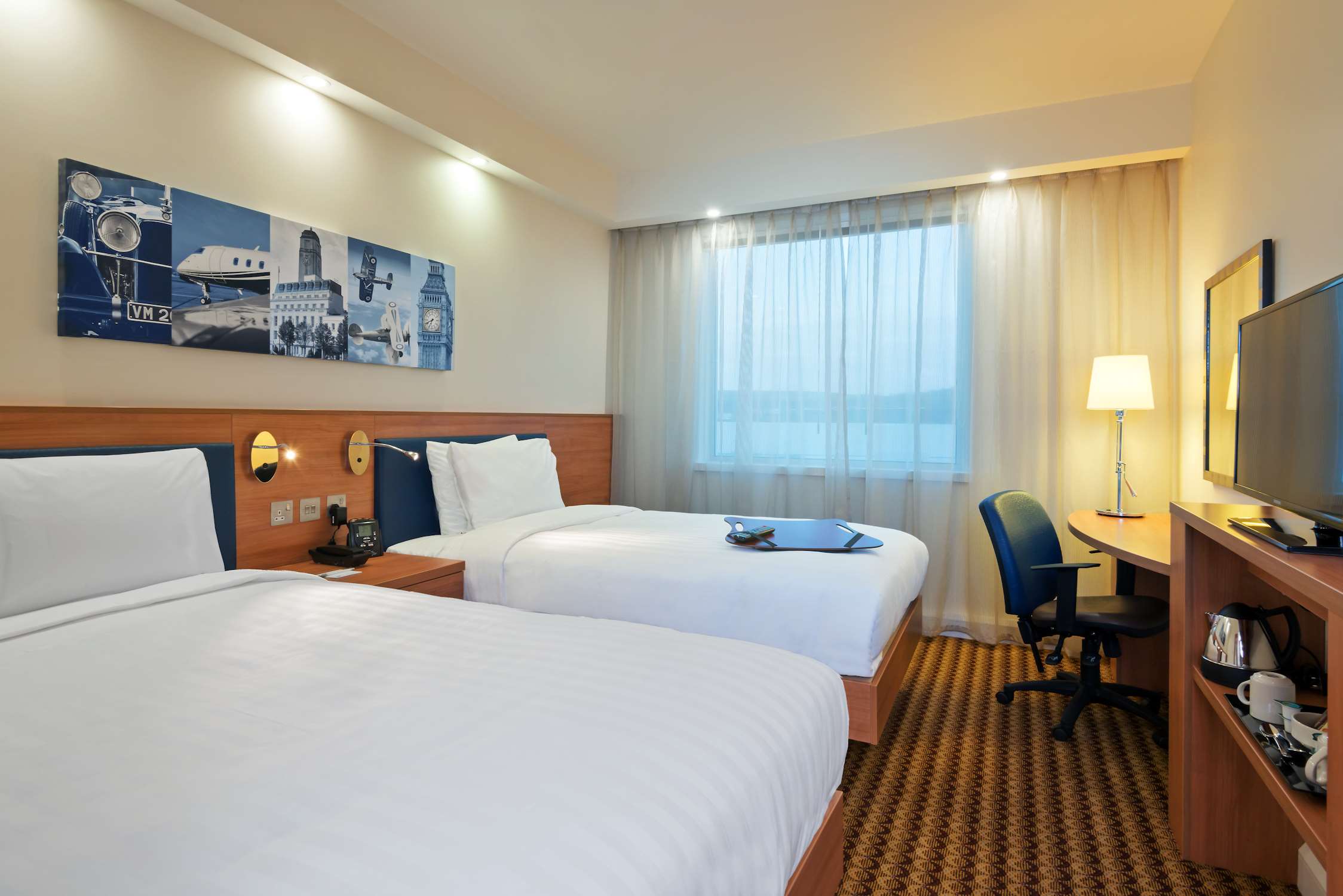 Hampton by Hilton London Luton Airport Hotel Room Type - TWIN ROOM NON SMOKING