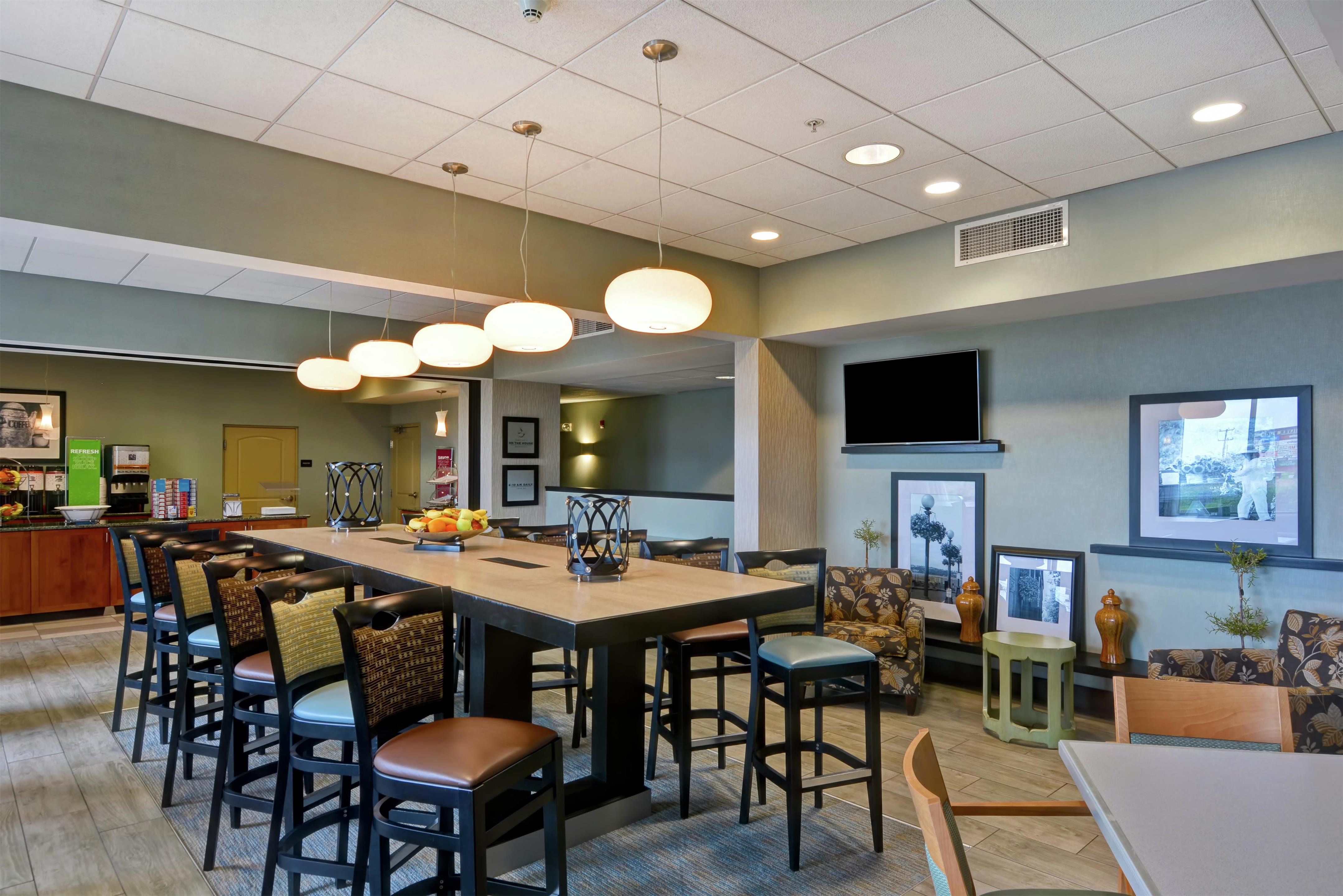 Lobby | Hampton Inn Lewisburg