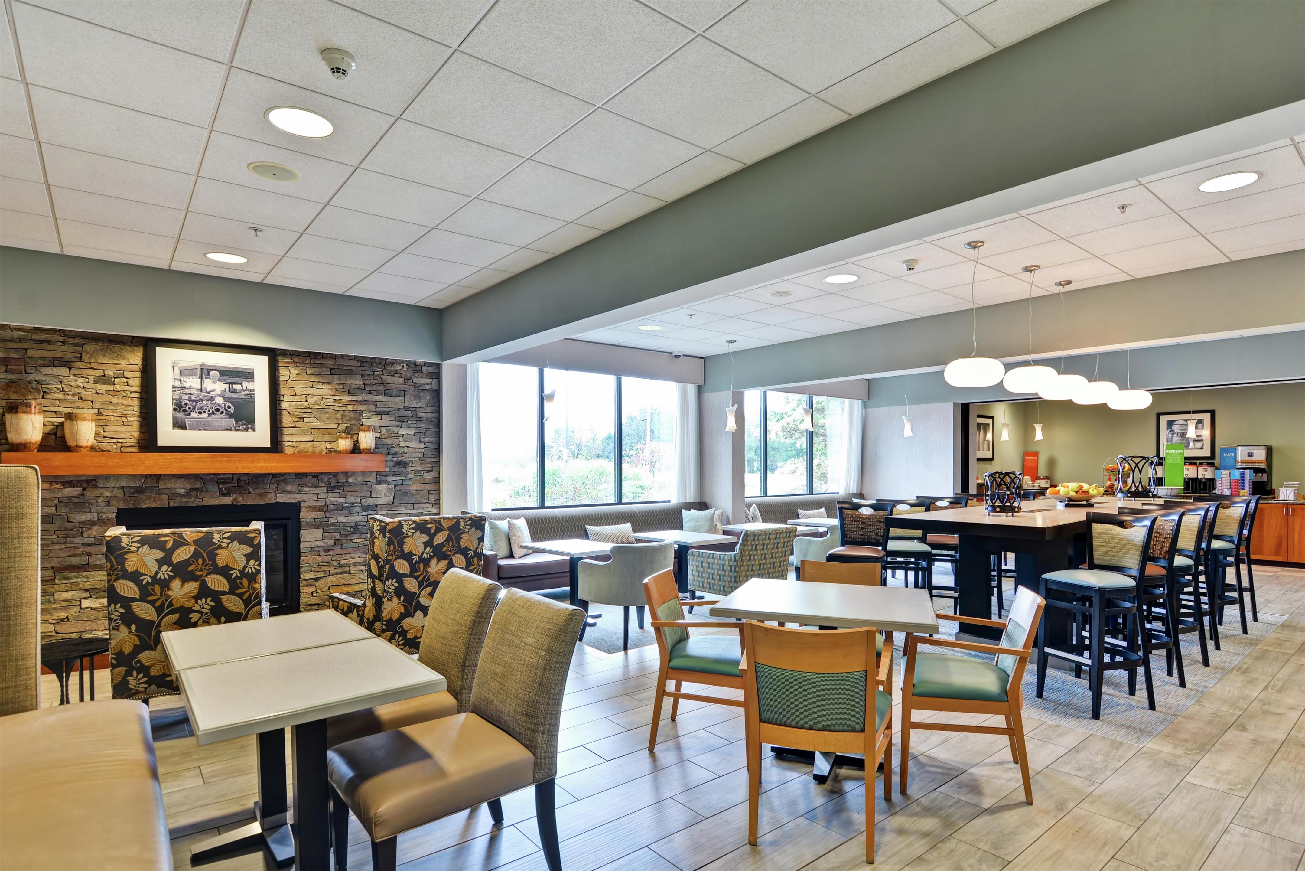 Lobby | Hampton Inn Lewisburg