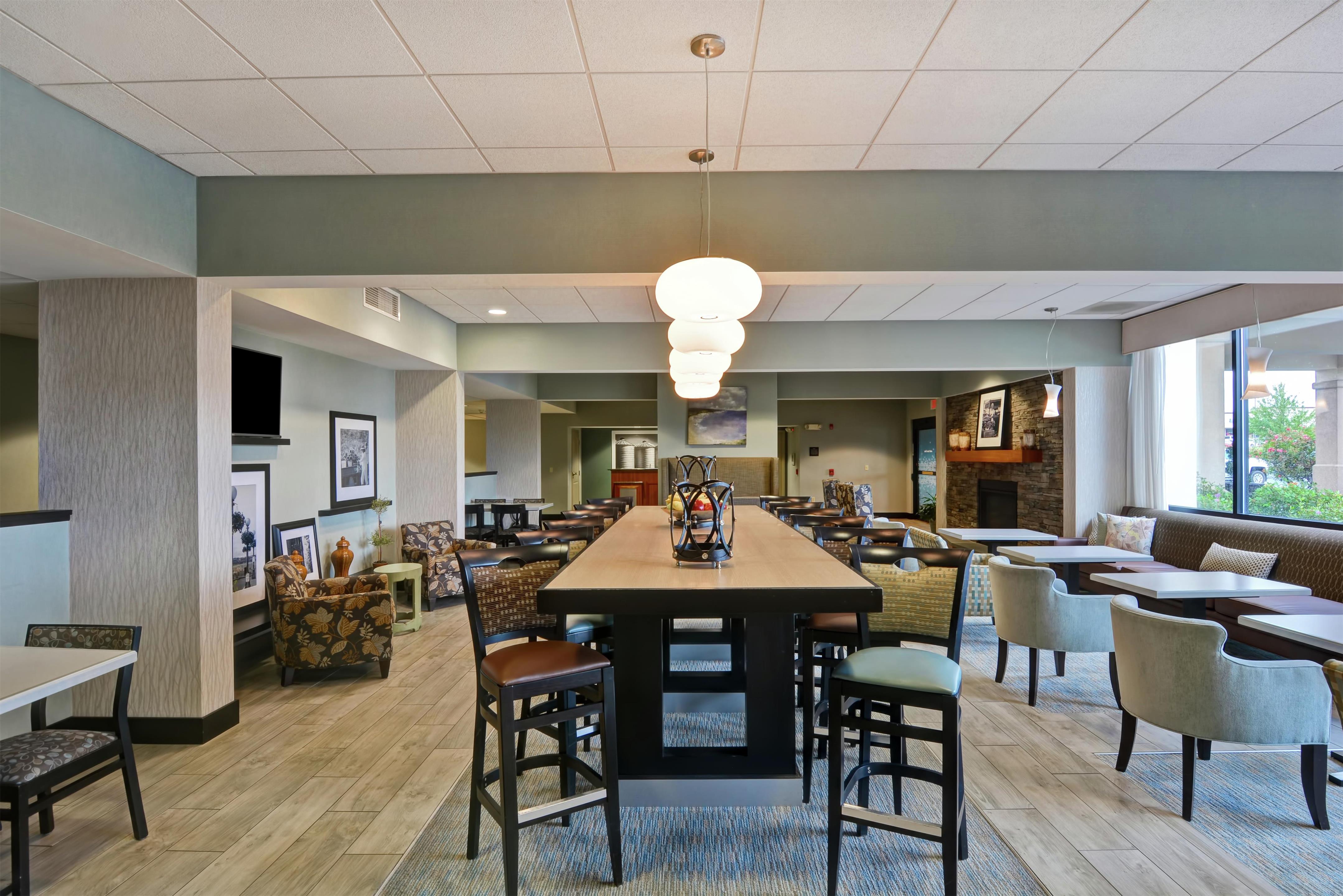Lobby | Hampton Inn Lewisburg