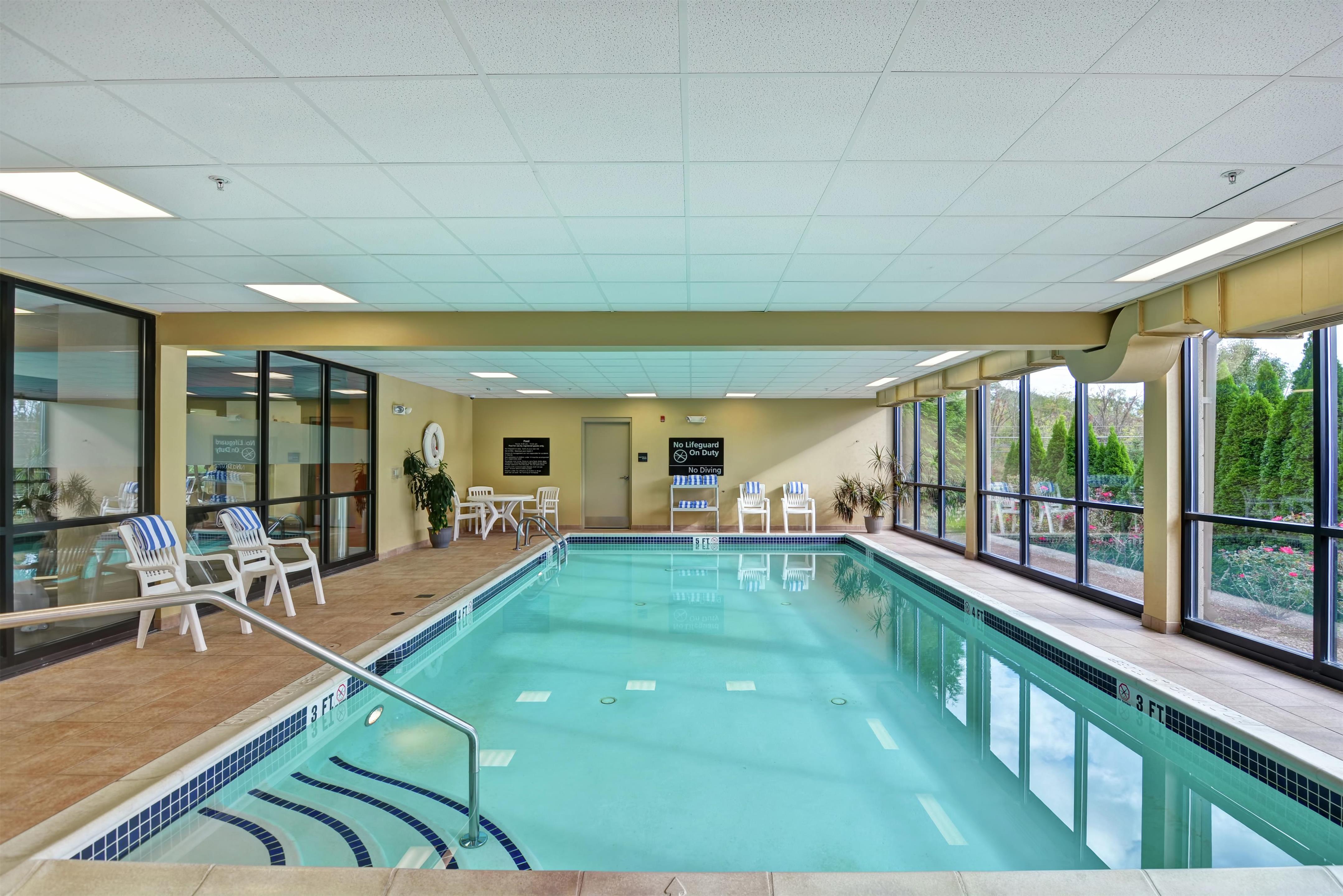 Pool | Hampton Inn Lewisburg