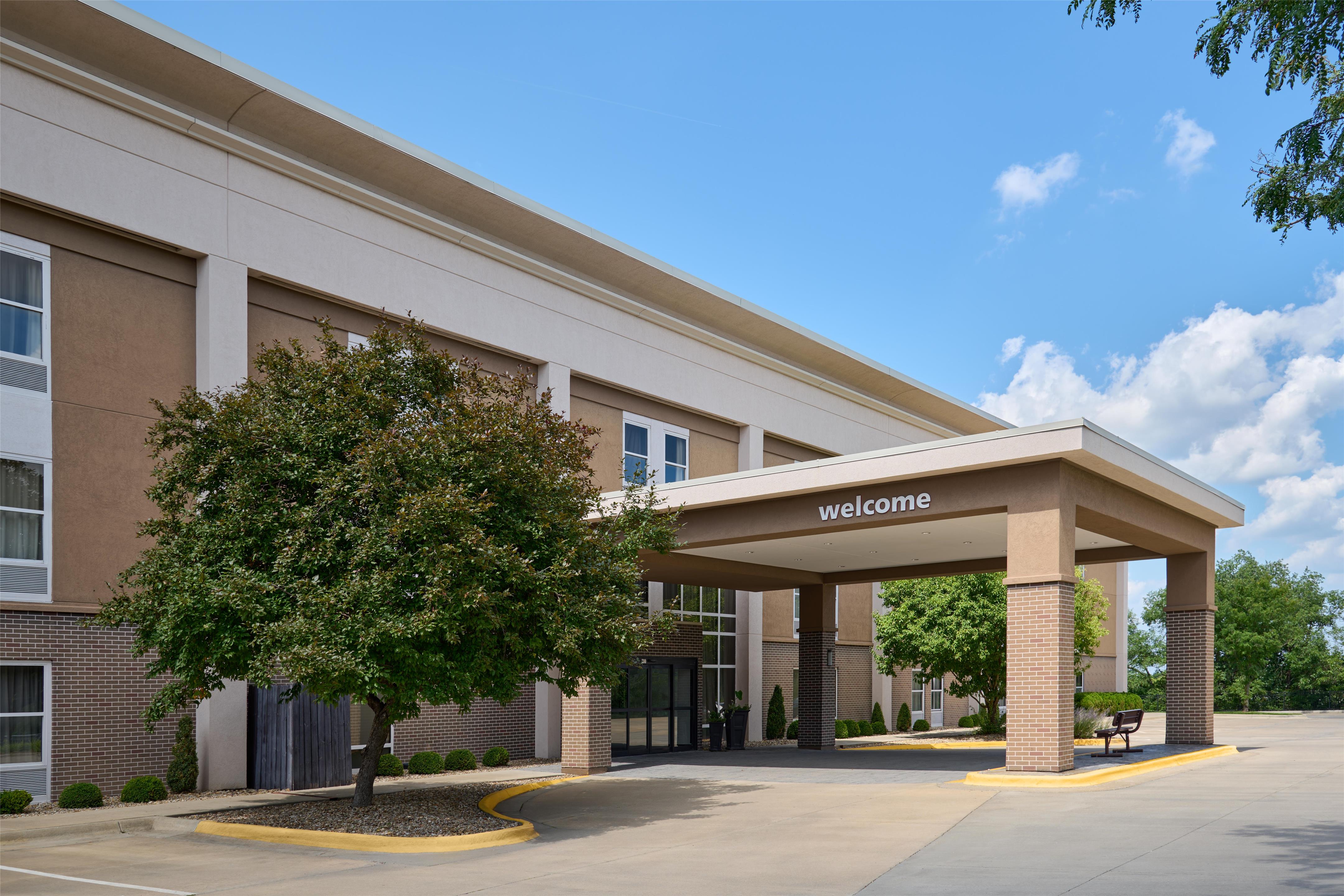 Exterior | Hampton Inn Lawrence