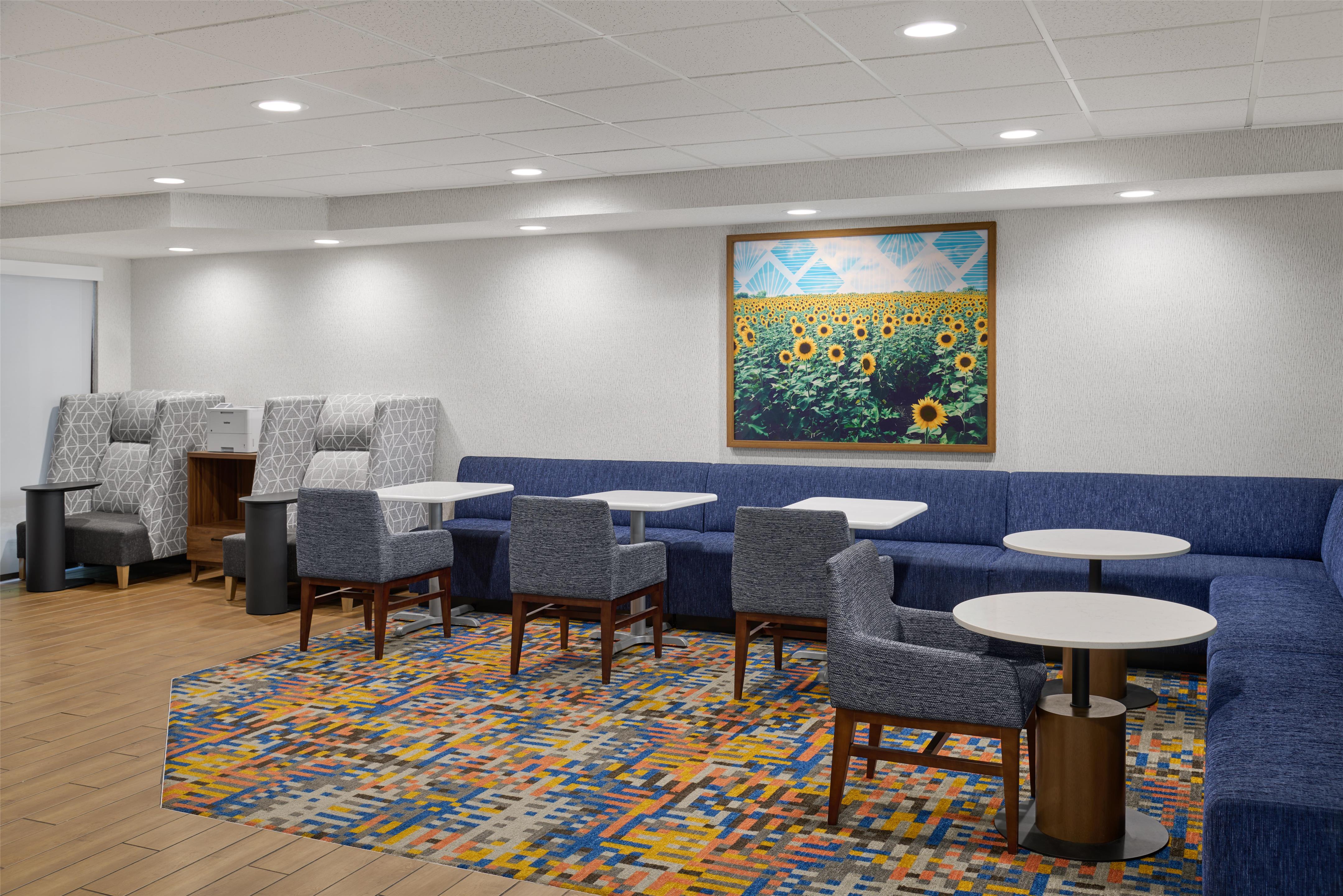 Lobby | Hampton Inn Lawrence