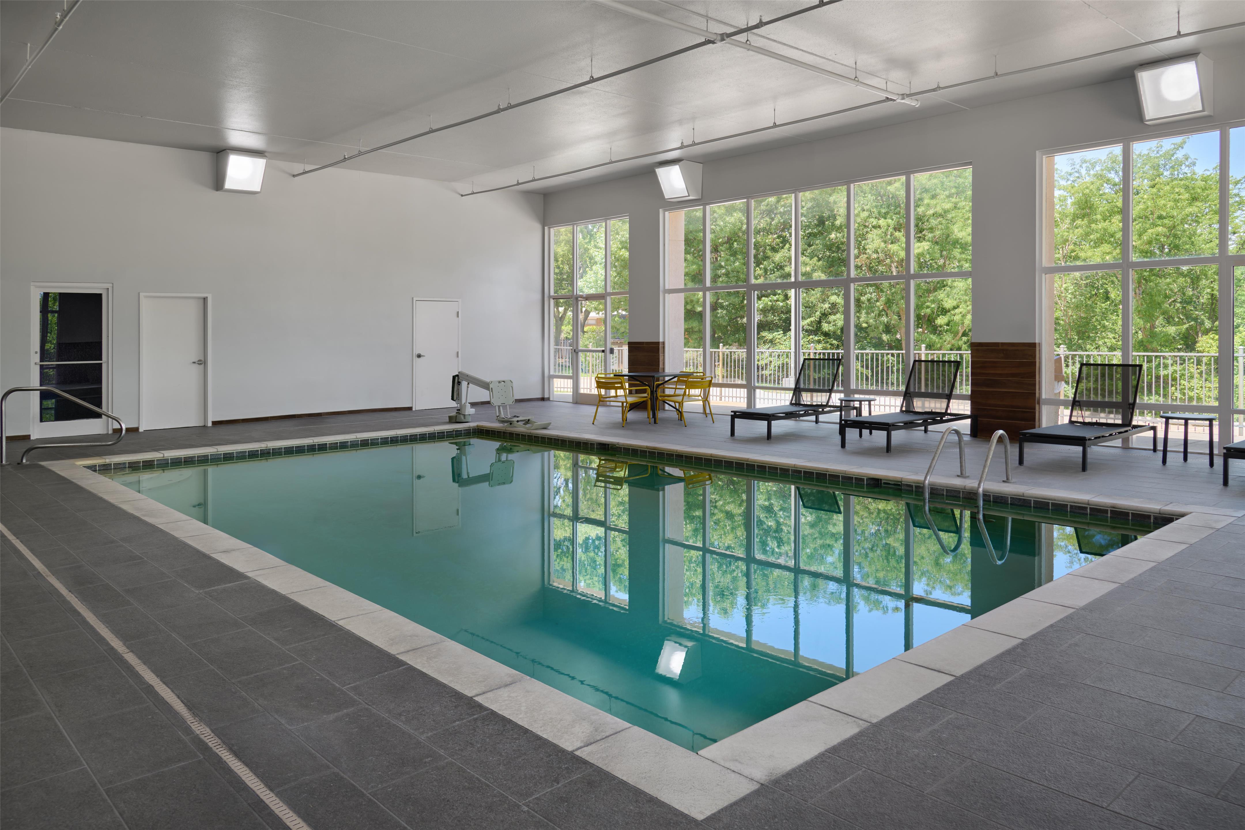 Pool | Hampton Inn Lawrence
