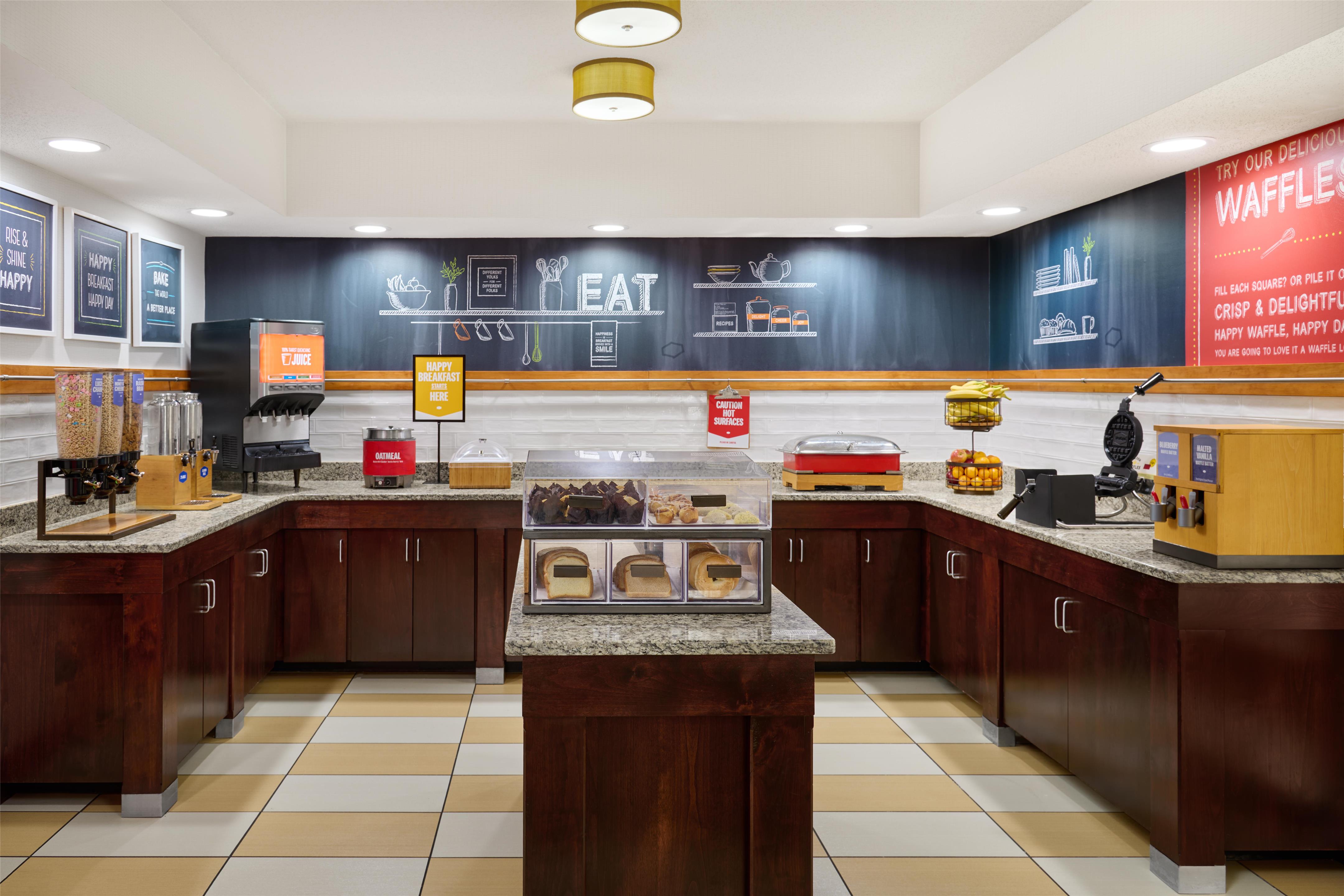 Breakfast Area | Hampton Inn Lawrence