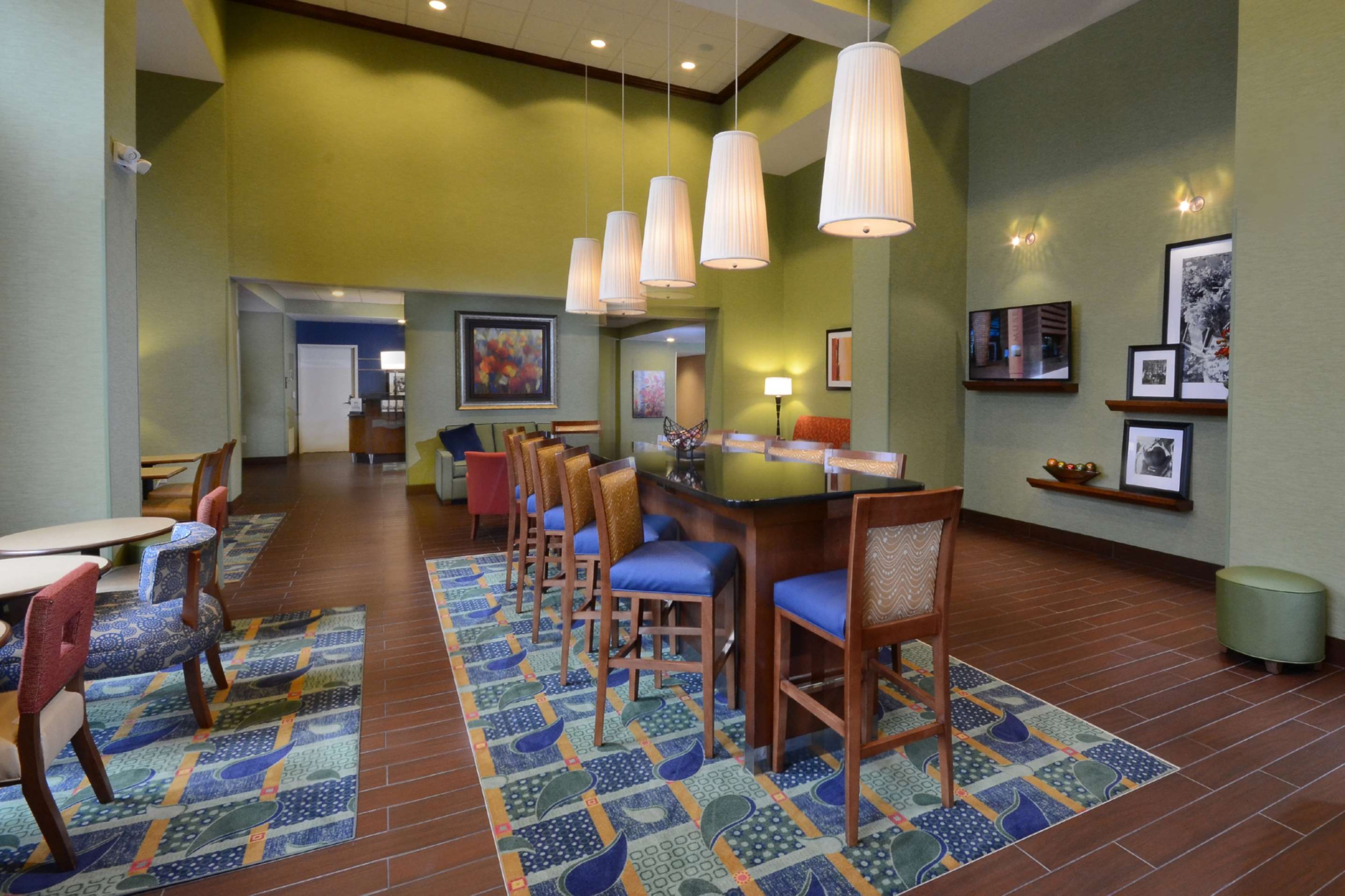 Restaurant | Hampton Inn & Suites Lynchburg