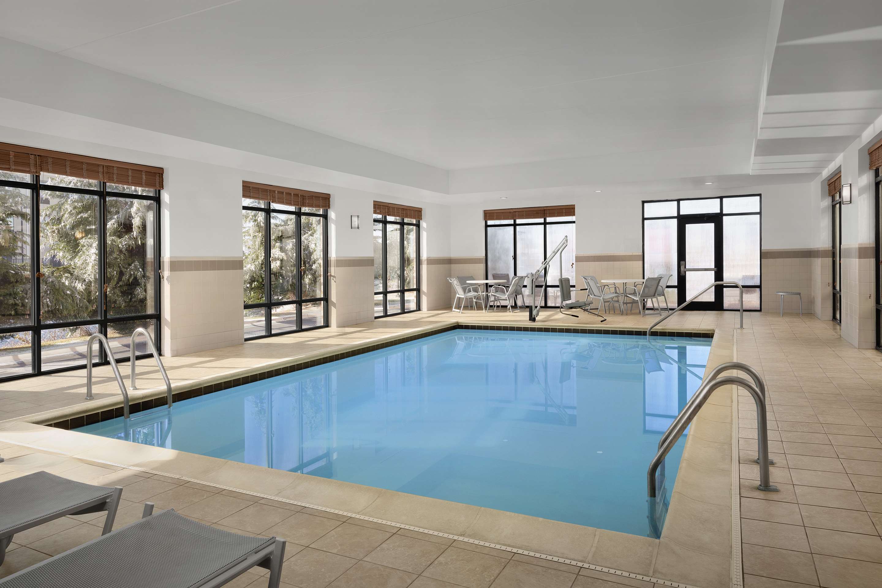 Pool | Hampton Inn & Suites Lynchburg