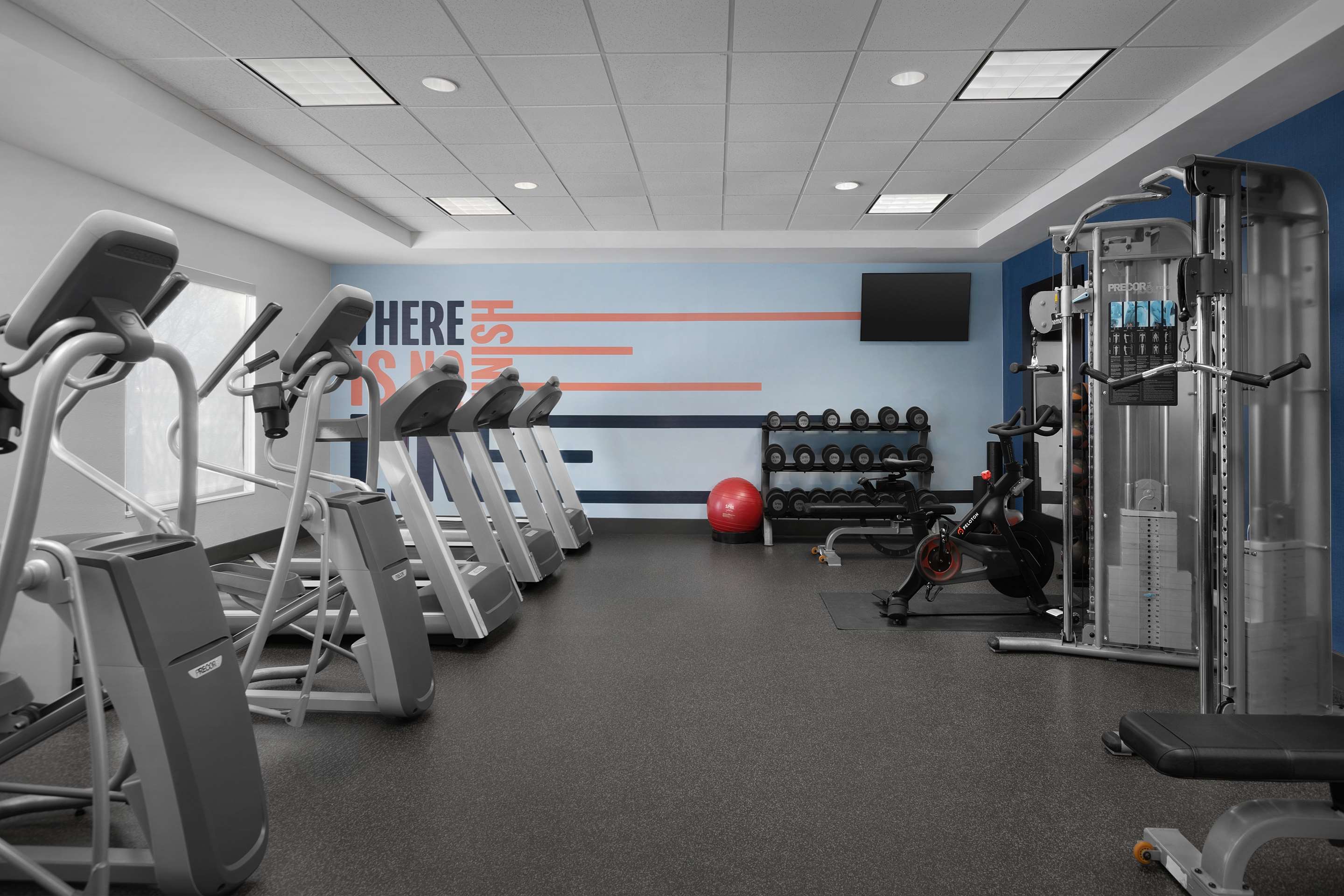Health club fitness center gym | Hampton Inn & Suites Lynchburg