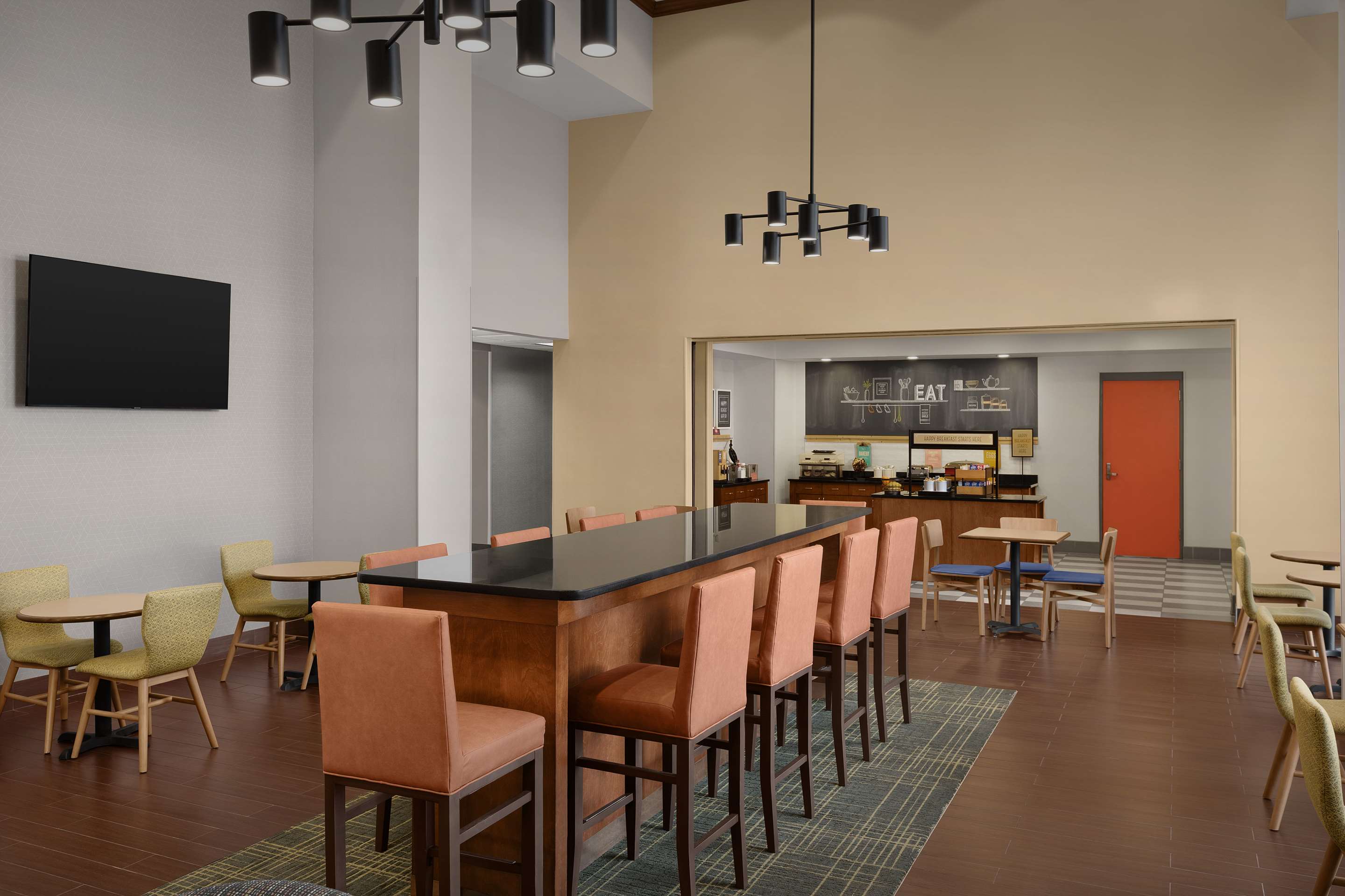 Breakfast Area | Hampton Inn & Suites Lynchburg