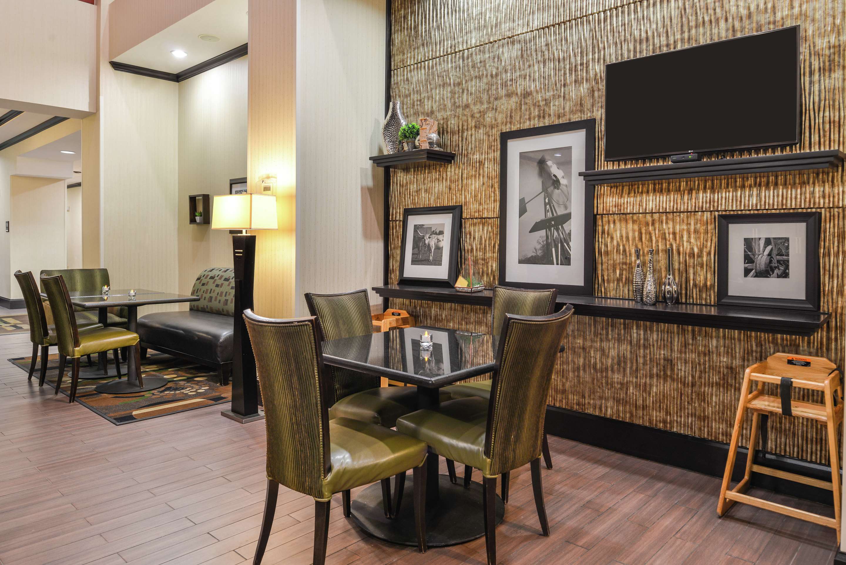 Breakfast Area | Hampton Inn & Suites Big Spring
