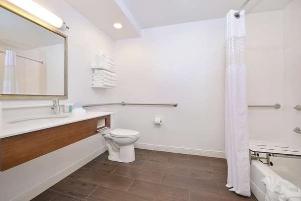  - Hampton Inn Martinsburg - I-81, Exit 12