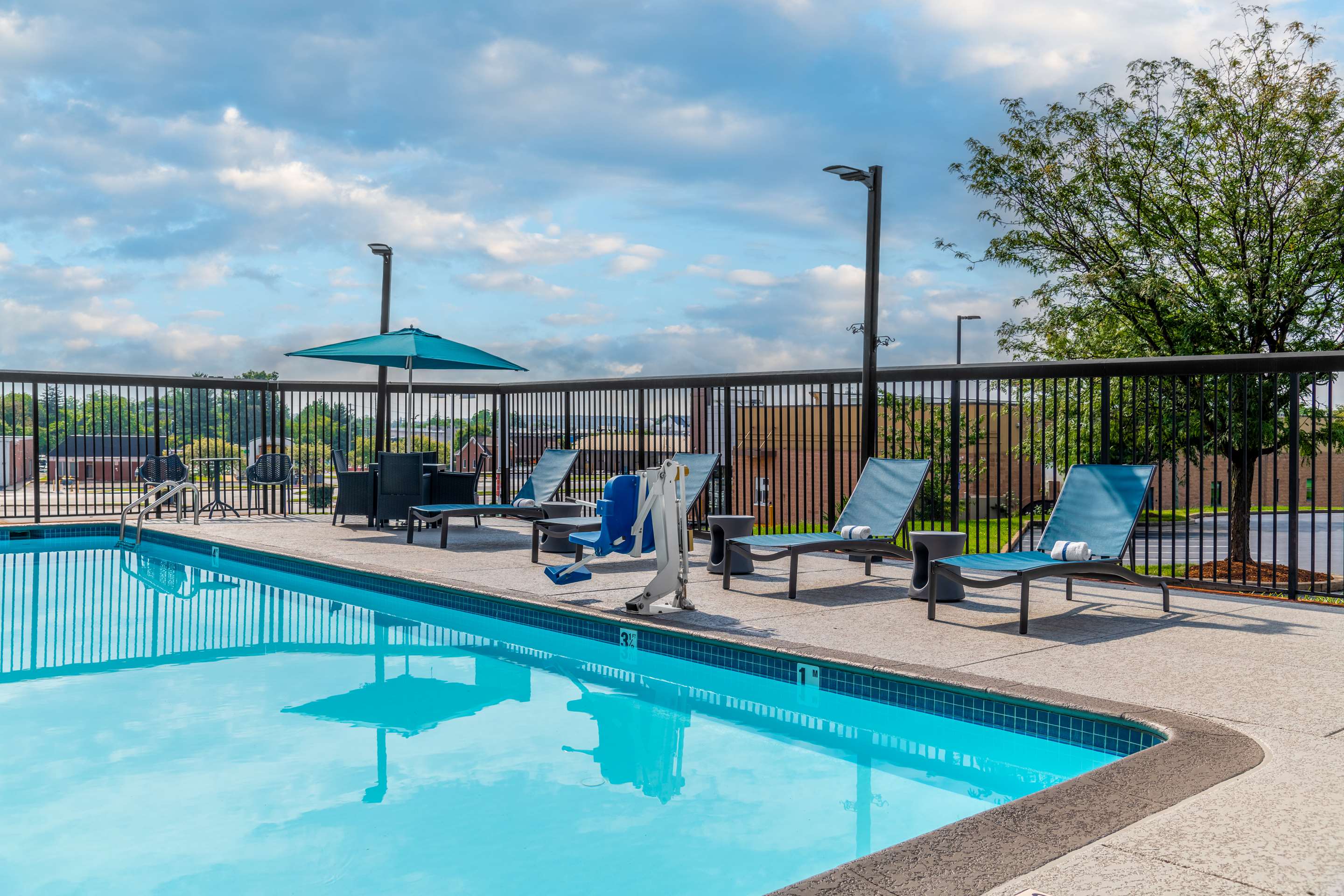 Pool | Hampton Inn Martinsburg