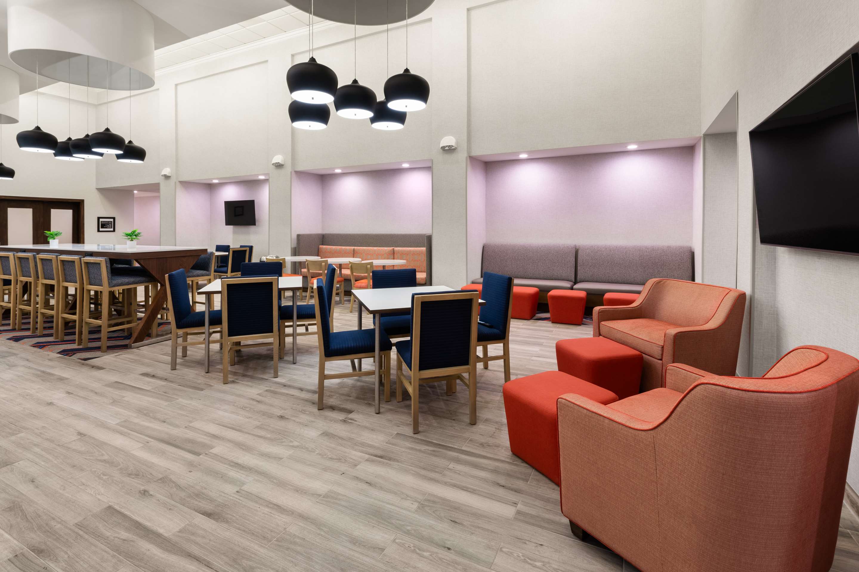 Lobby | Hampton Inn & Suites Saginaw