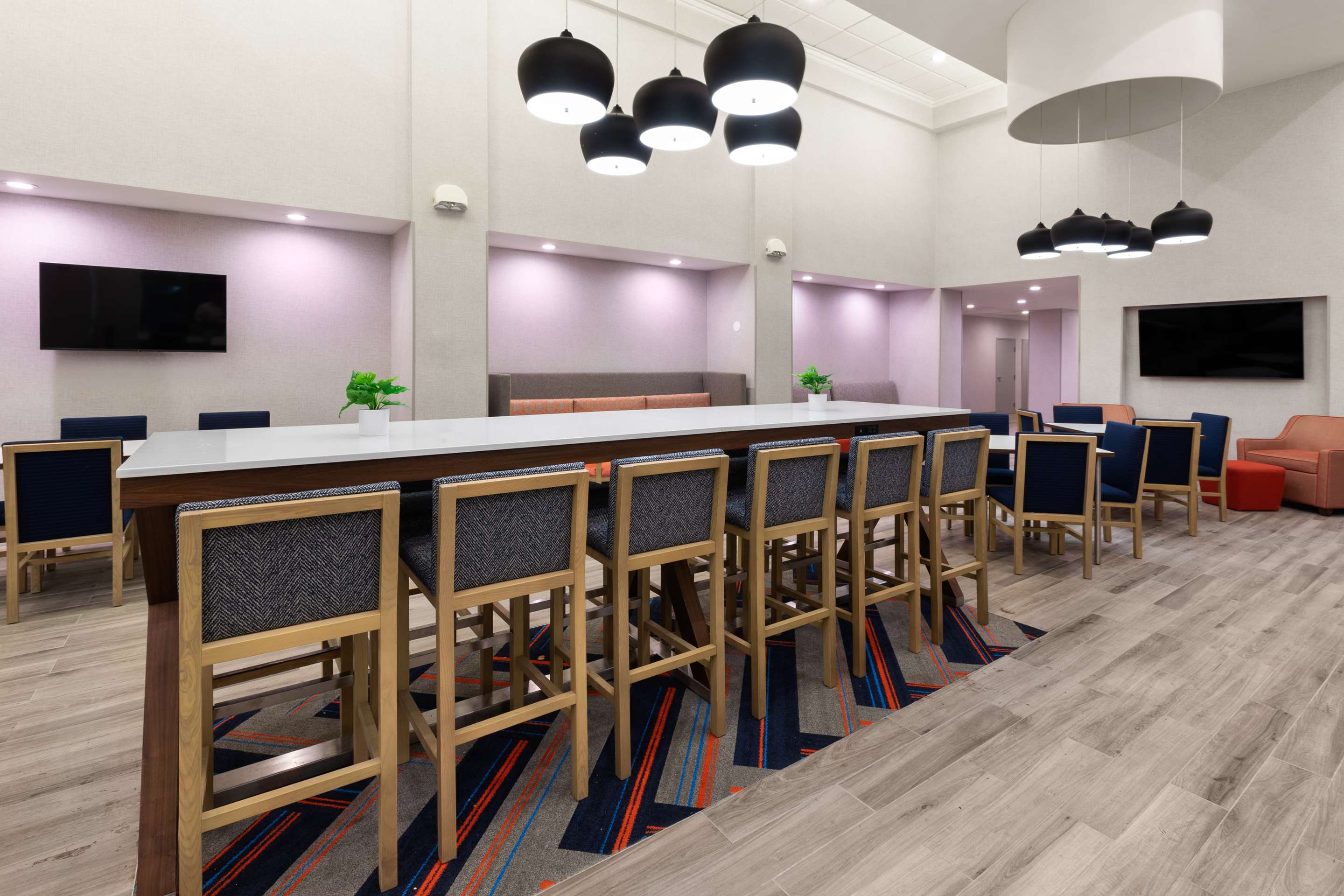 Lobby | Hampton Inn & Suites Saginaw