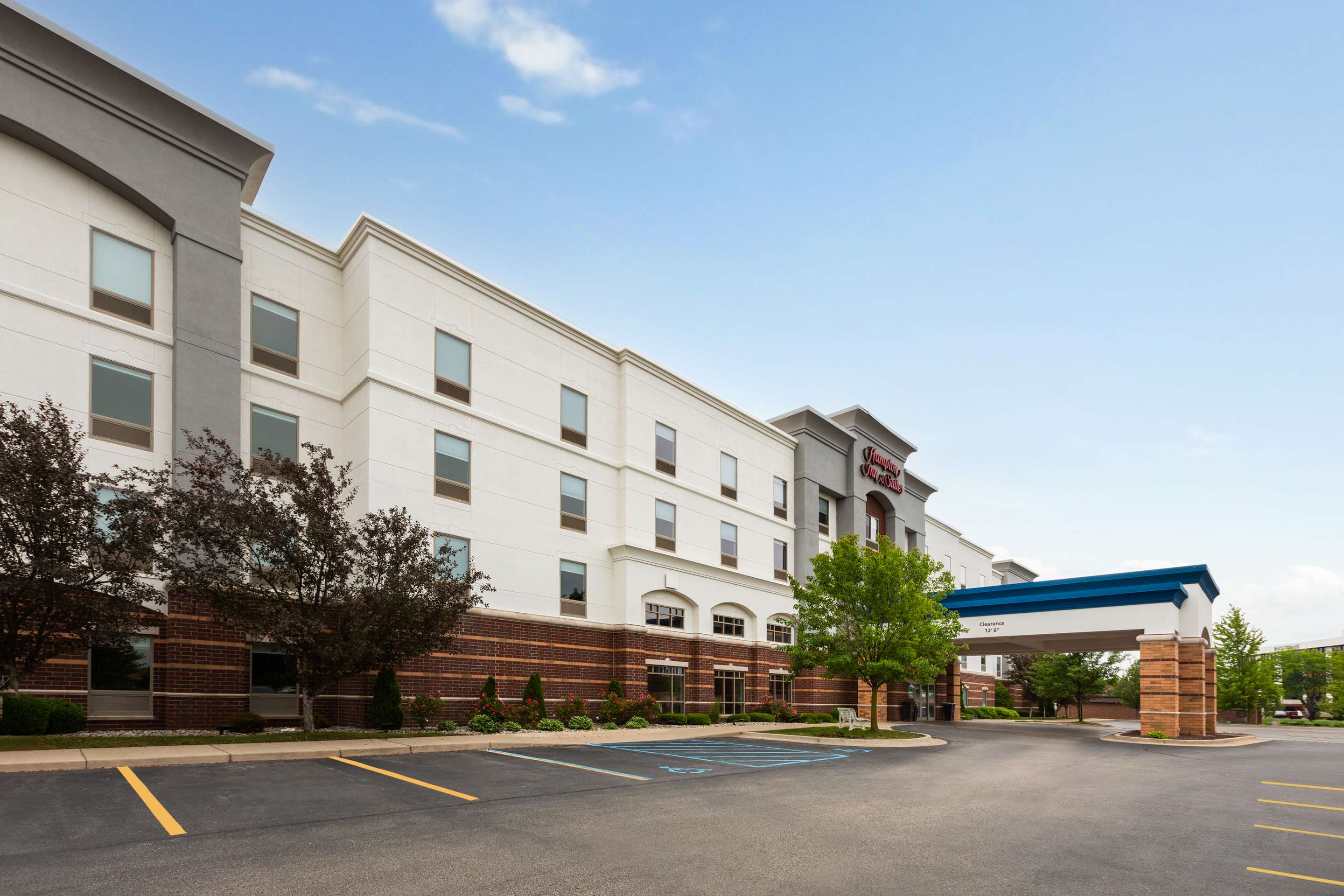 Exterior | Hampton Inn & Suites Saginaw
