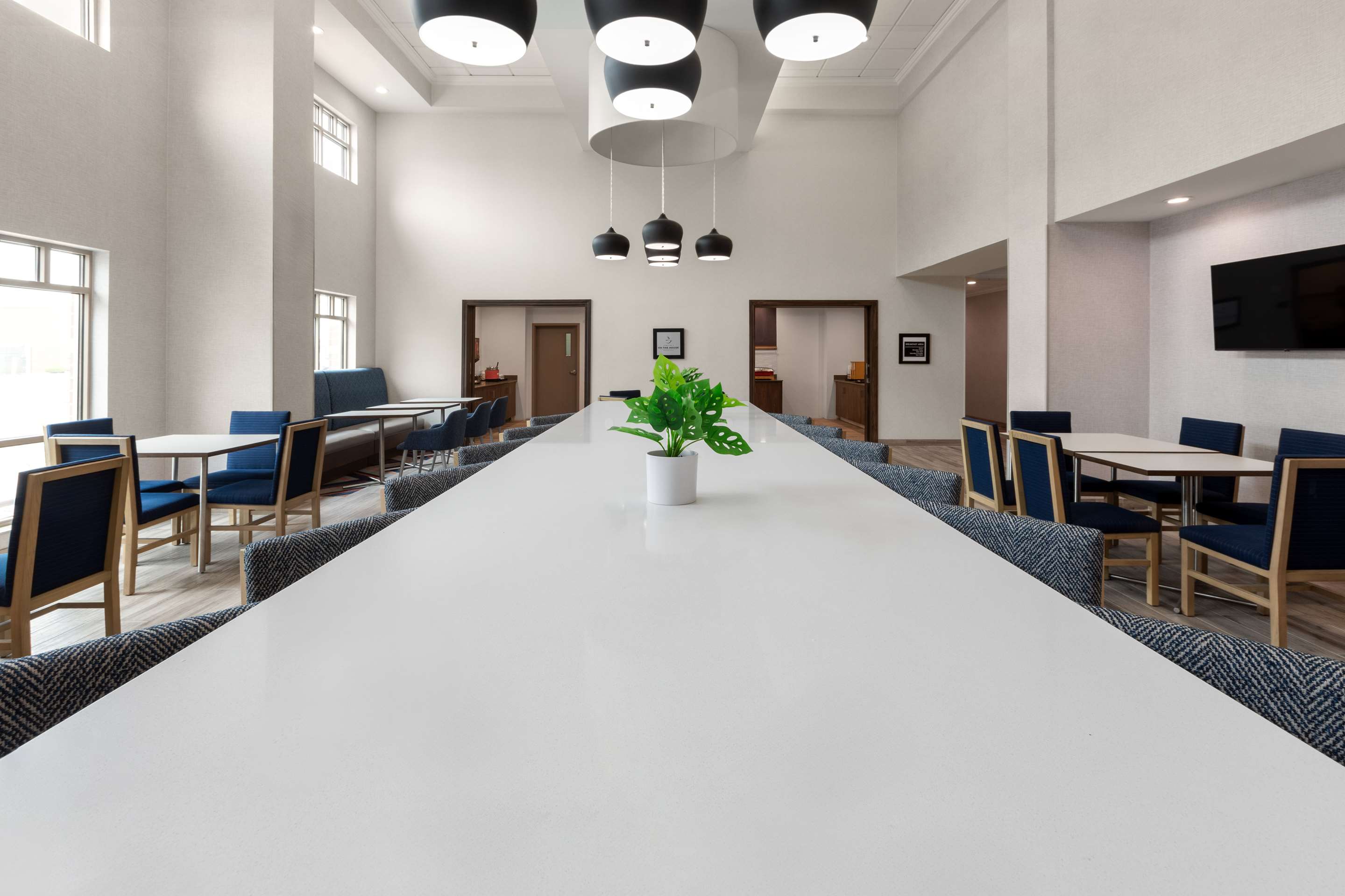 Lobby | Hampton Inn & Suites Saginaw