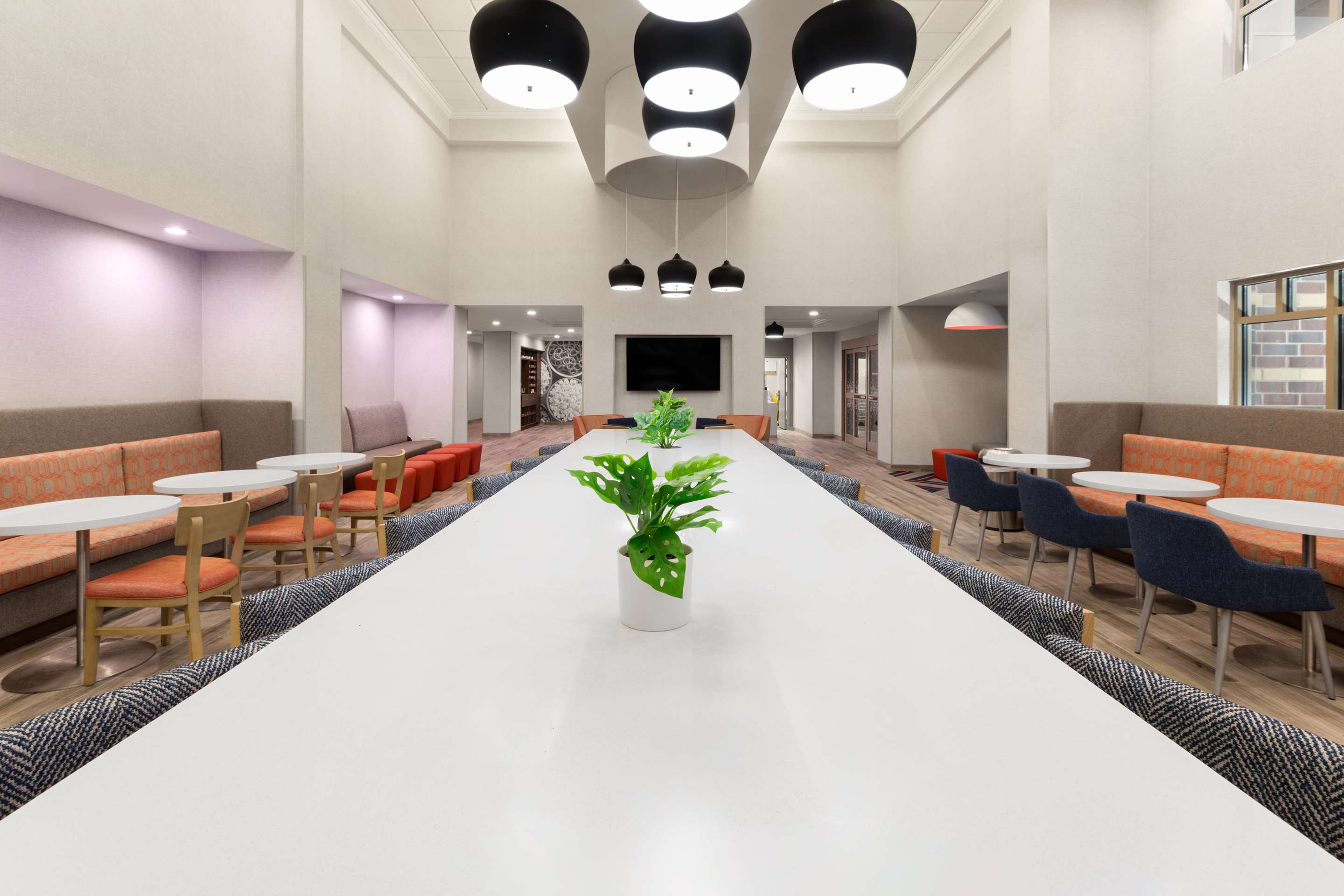 Lobby | Hampton Inn & Suites Saginaw