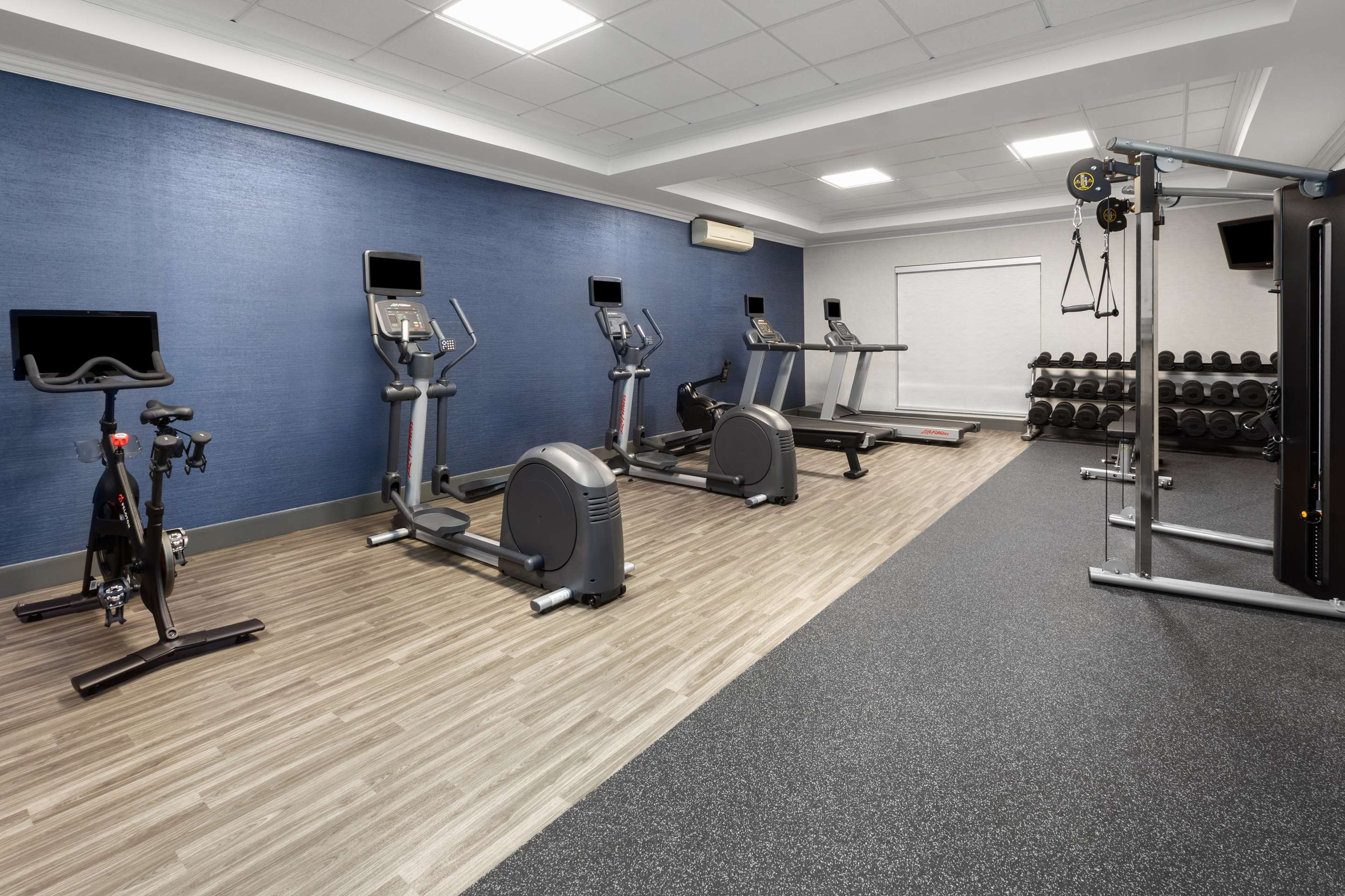 Health club fitness center gym | Hampton Inn & Suites Saginaw