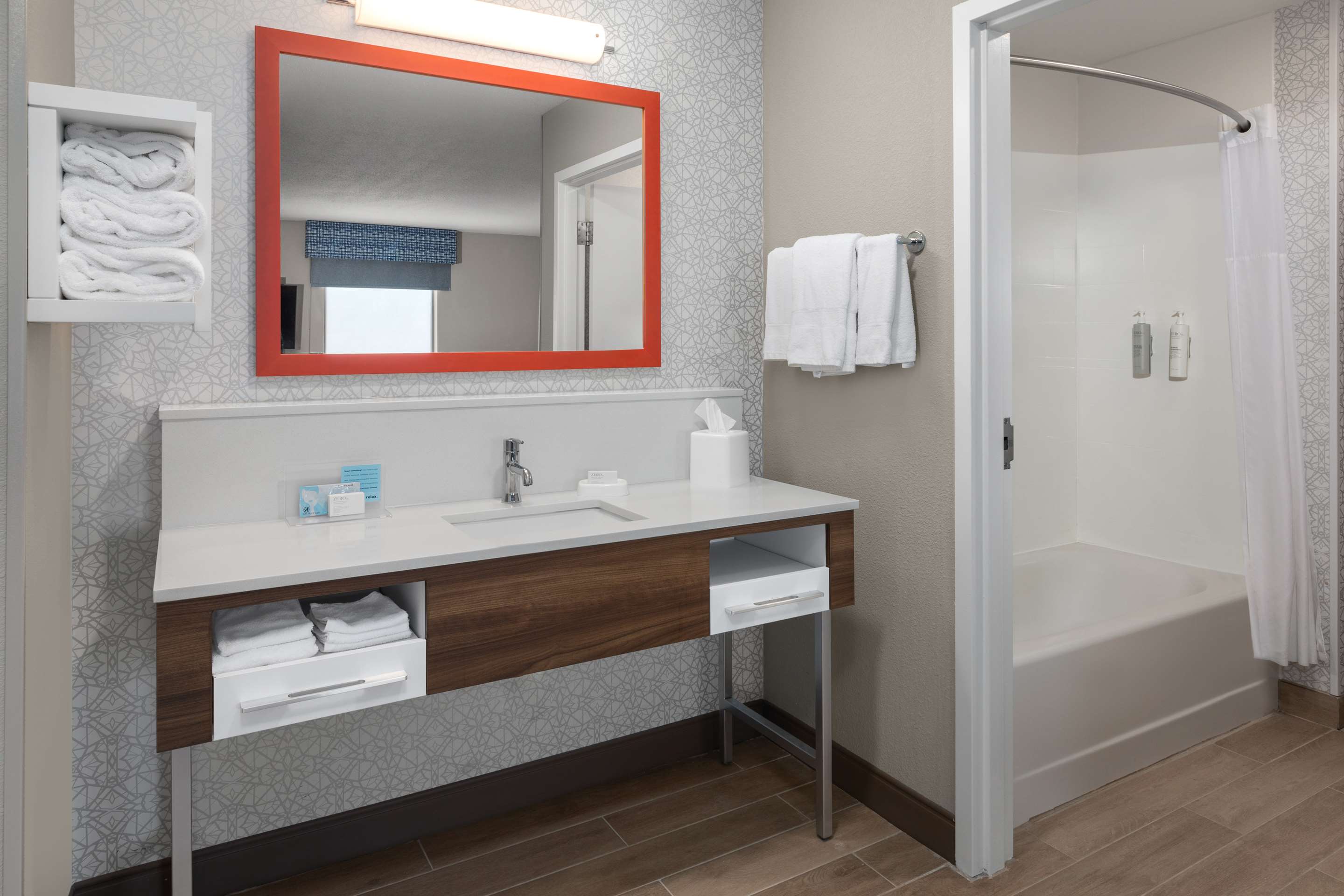 Guest room bath