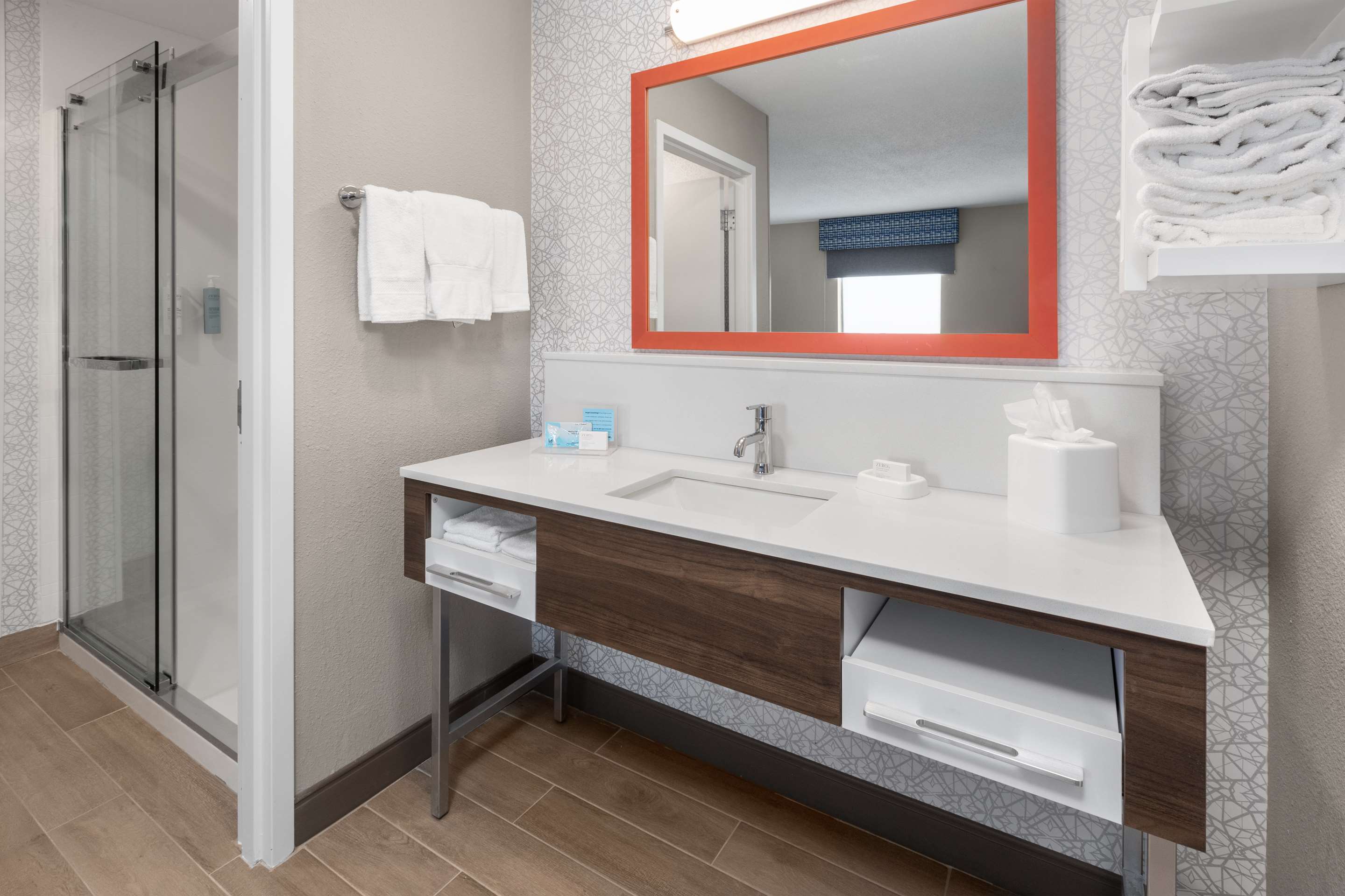 Guest room bath