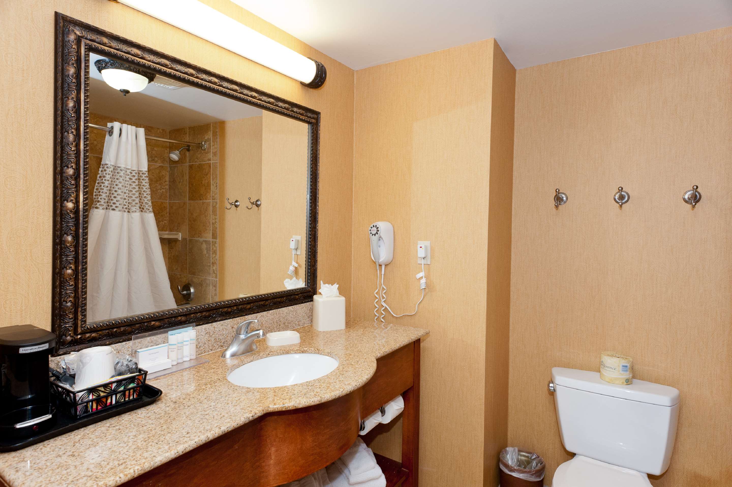 Guest room bath