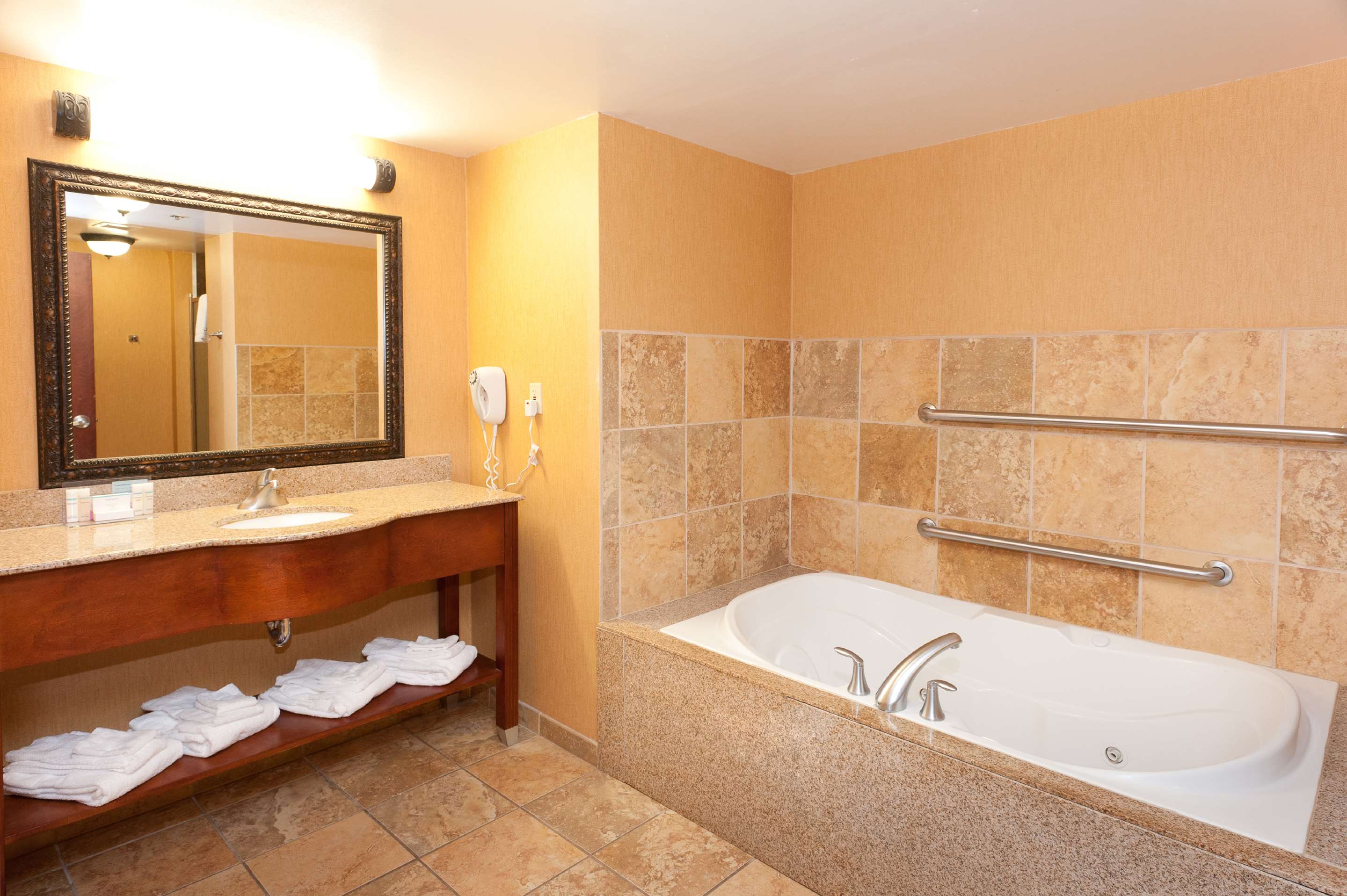 Guest room bath
