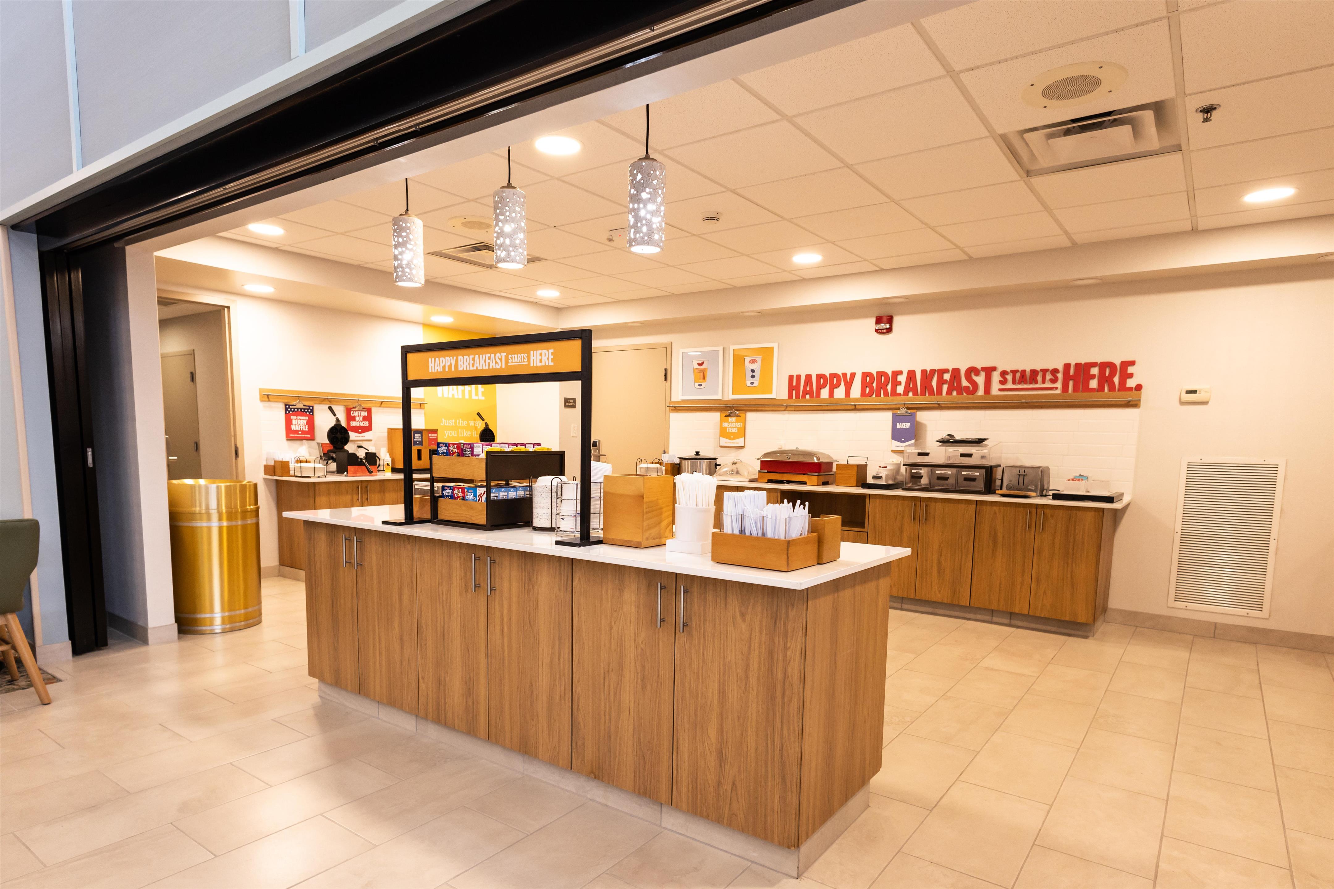 Breakfast Area | Hampton Inn & Suites McComb