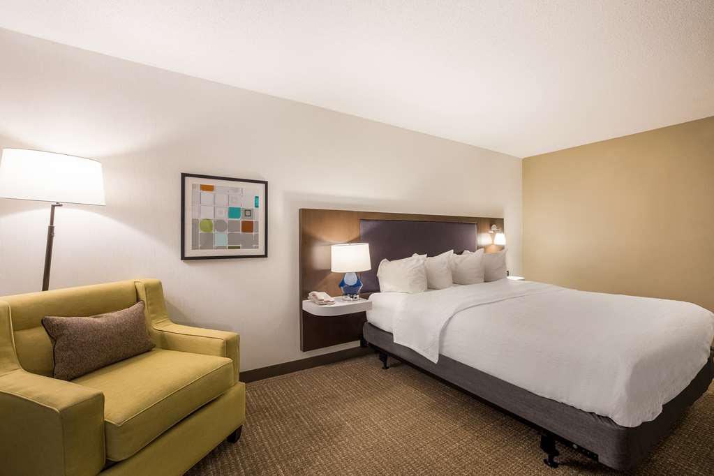 Hampton Inn by Hilton McHenry Room Type - 1KG MOB HEAR ACC RI-SHW NS