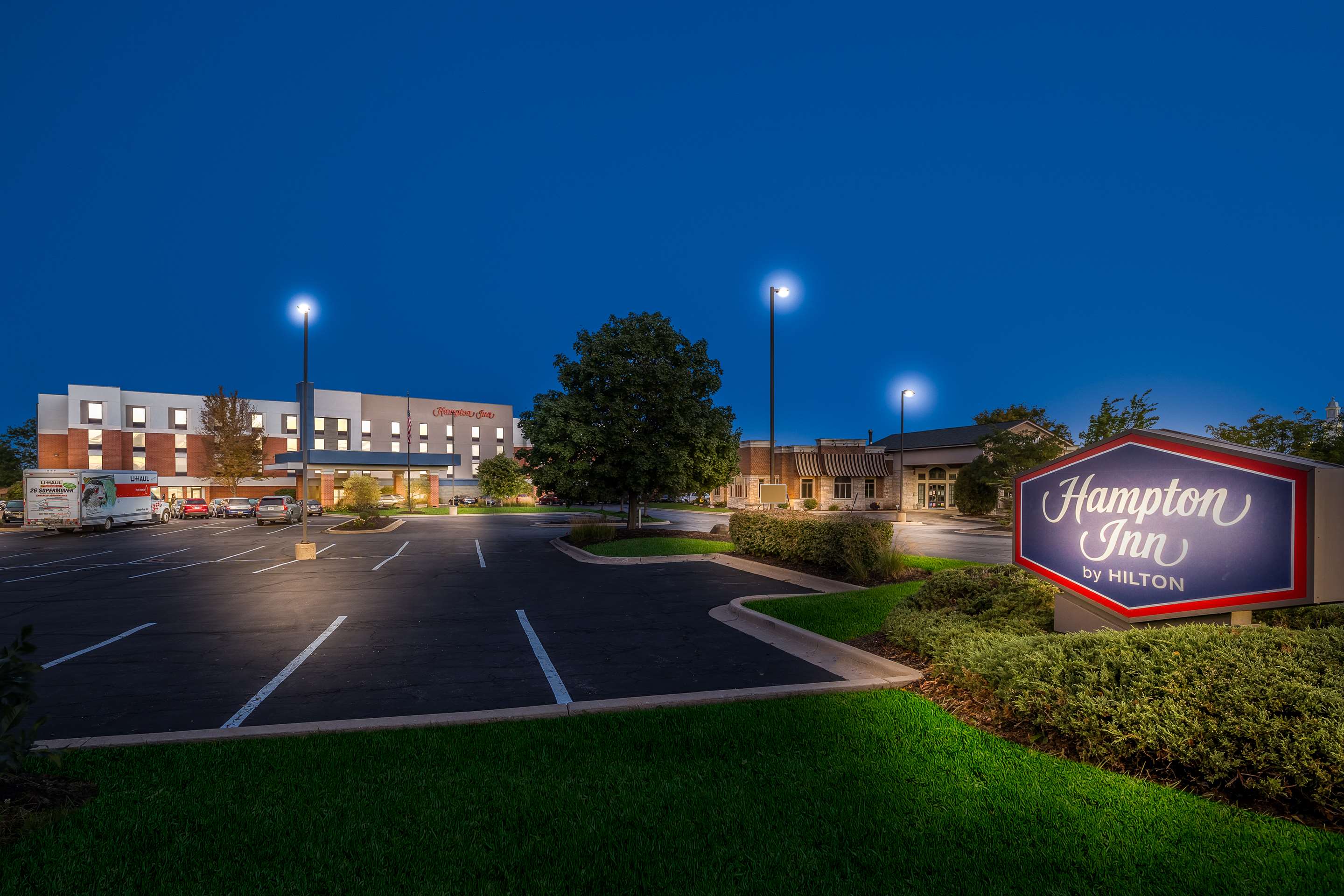 Exterior | Hampton Inn McHenry
