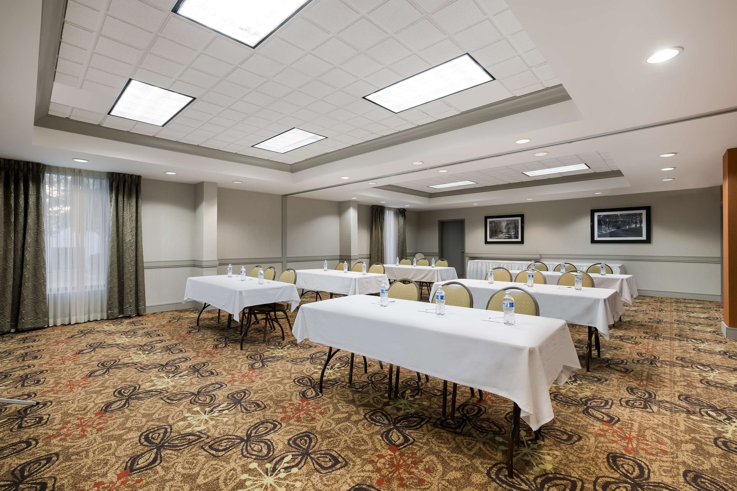Meeting Room | Hampton Inn McHenry