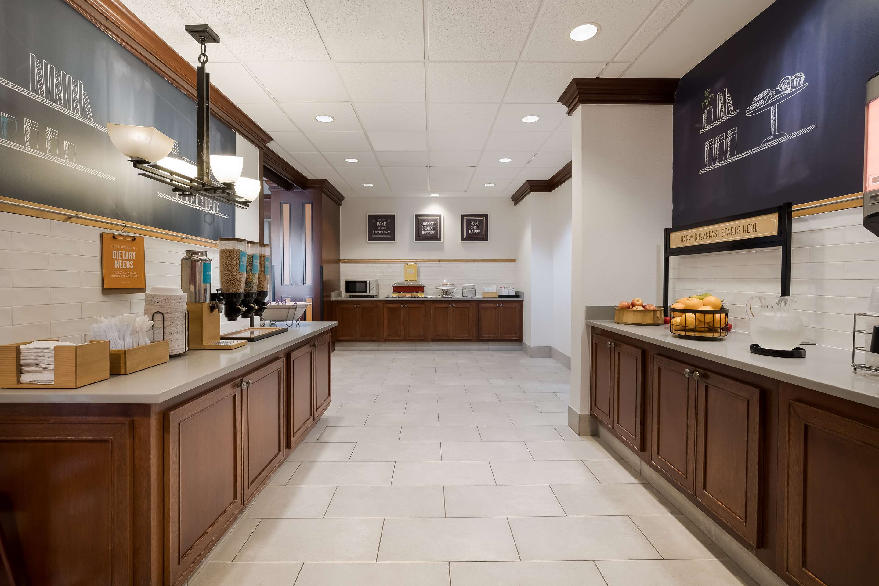 Breakfast Area | Hampton Inn McHenry