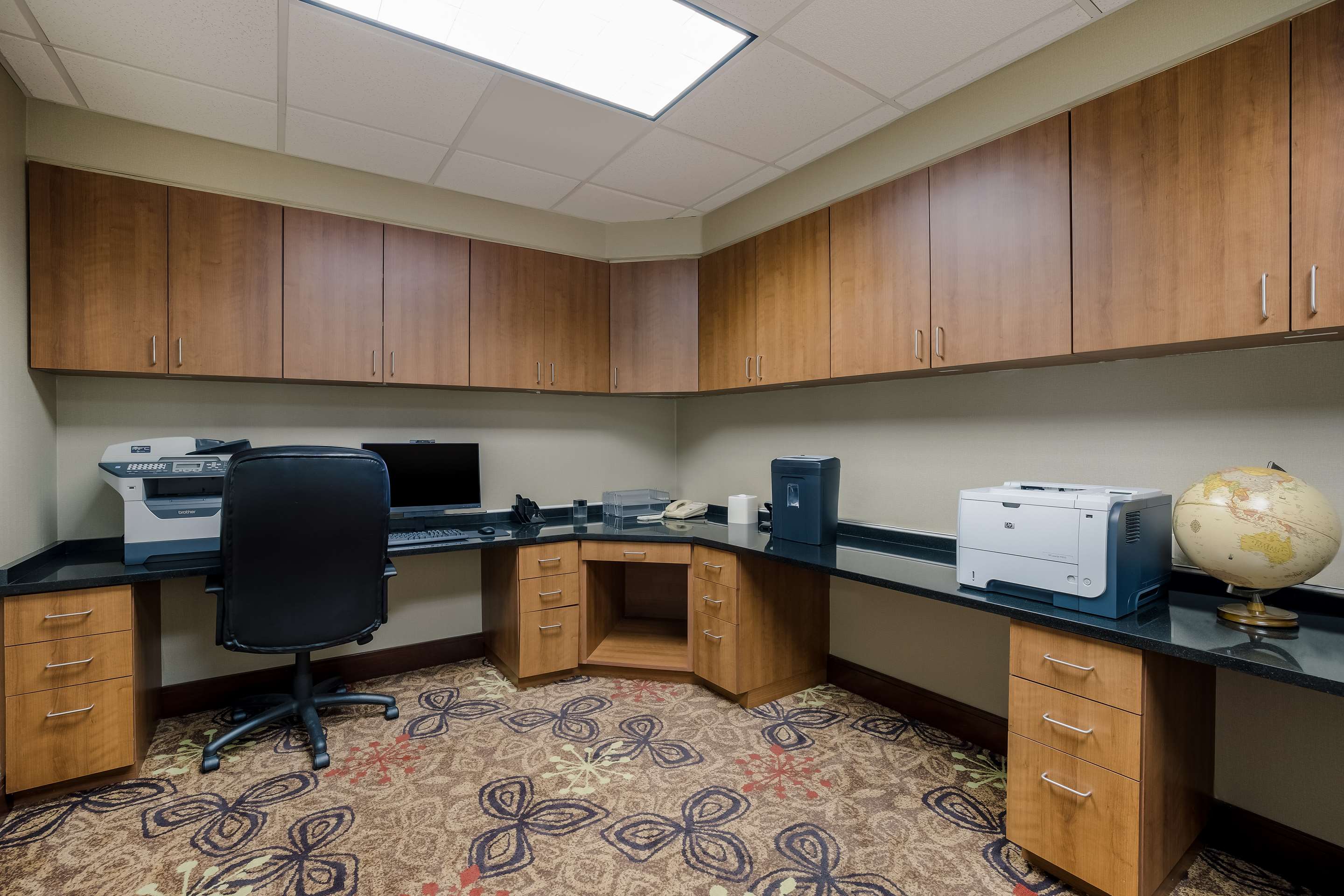 Business Center | Hampton Inn McHenry