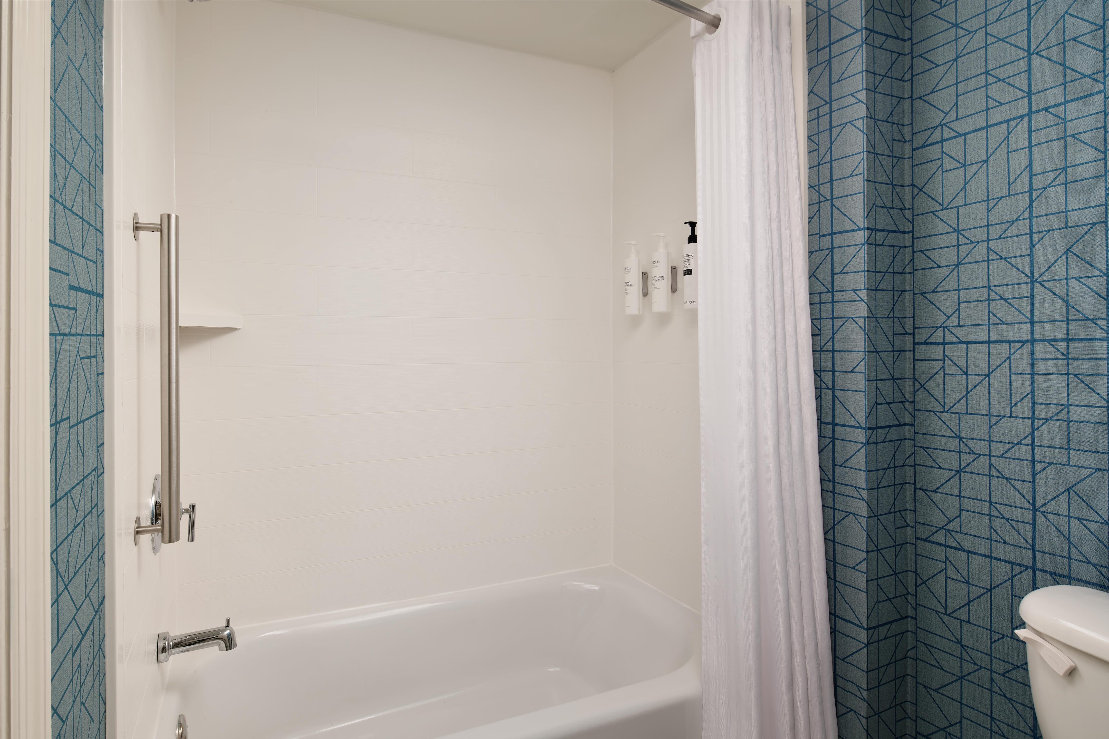 Guest room bath