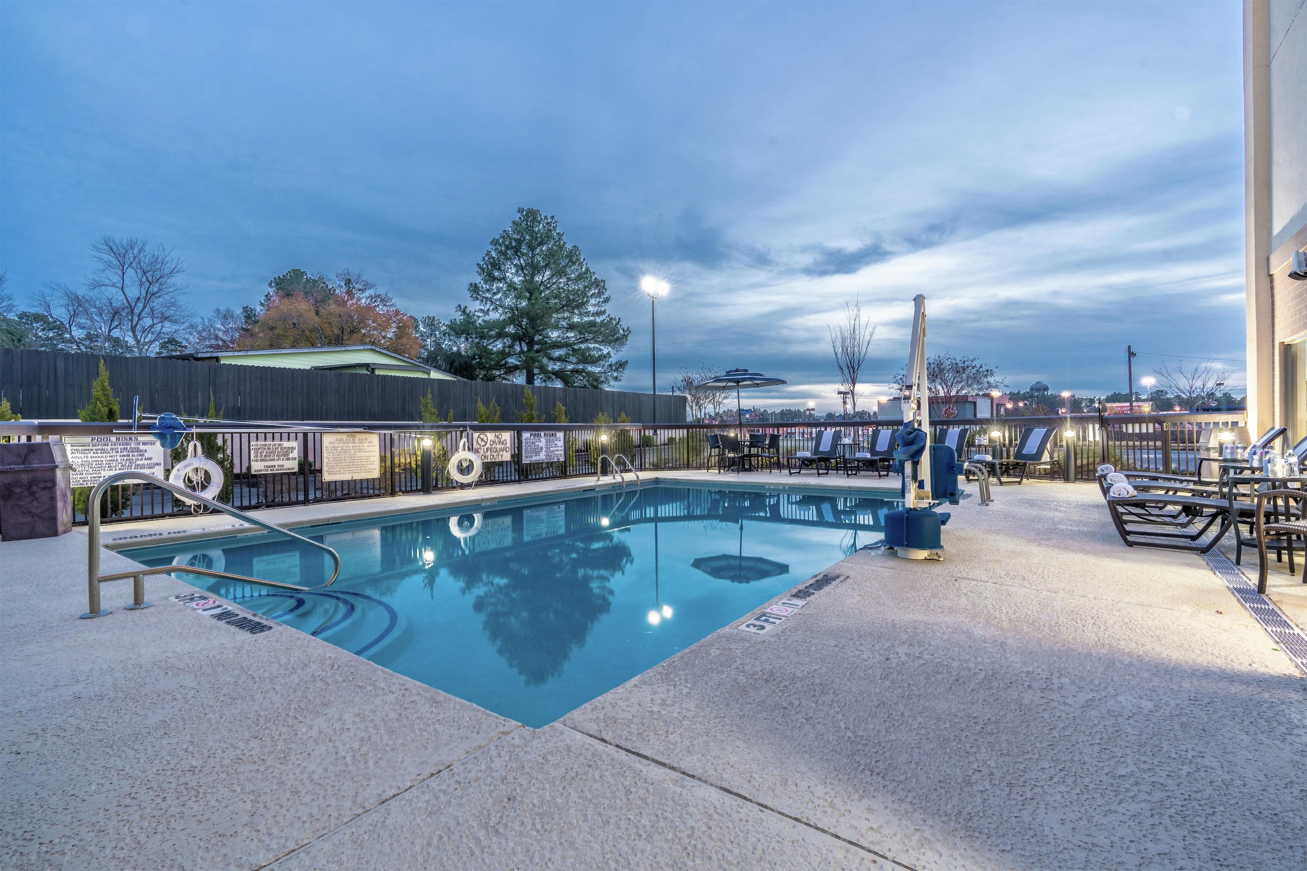 Pool | Hampton Inn Milledgeville