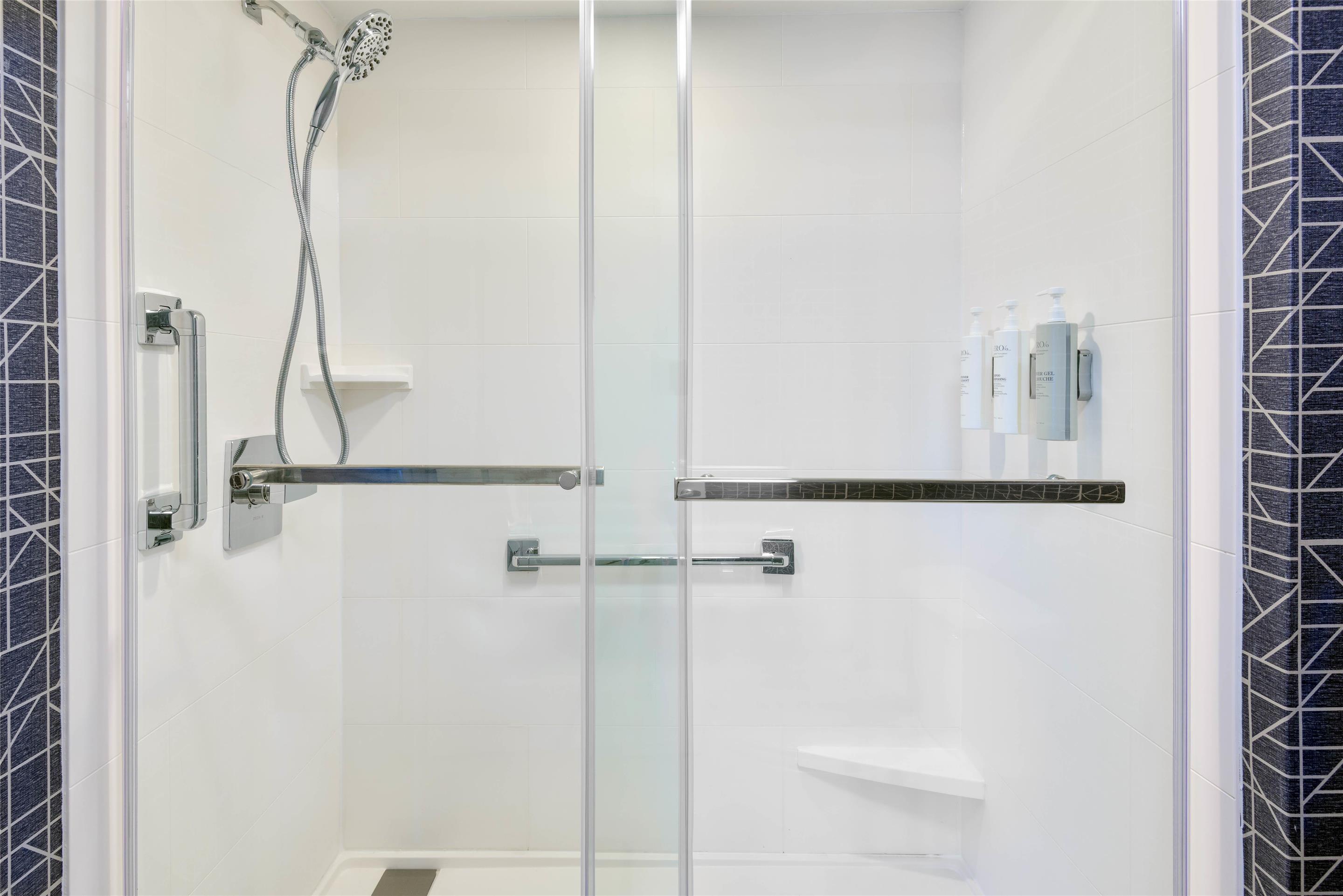 Guest room bath