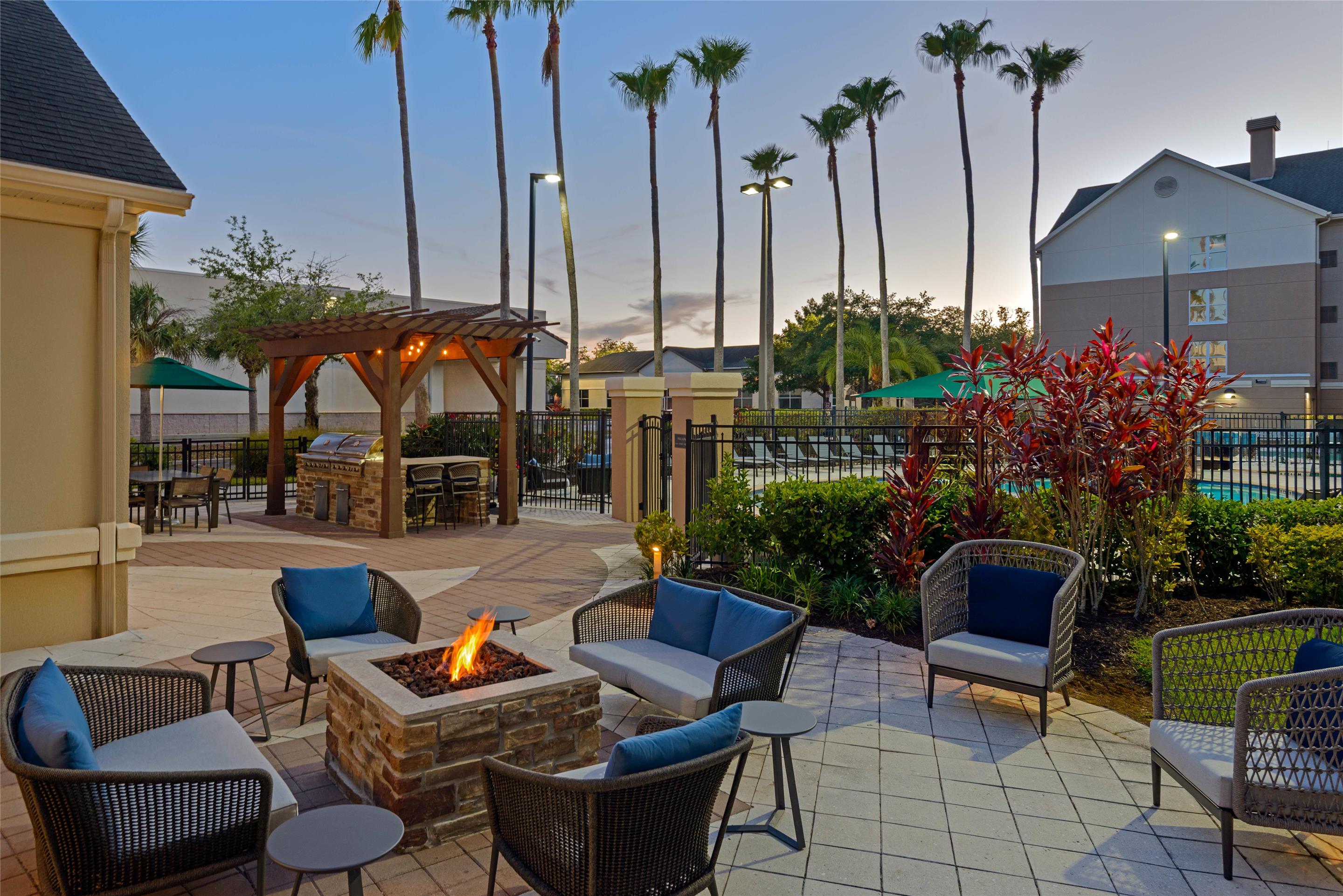 Exterior | Homewood Suites by Hilton® Orlando-UCF Area